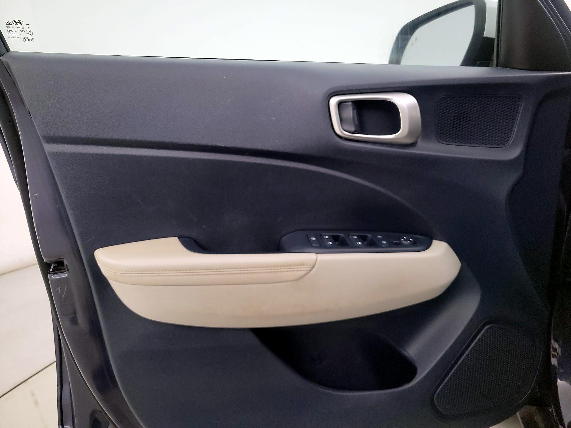 Thumbnail: 2023 Hyundai Venue - 12