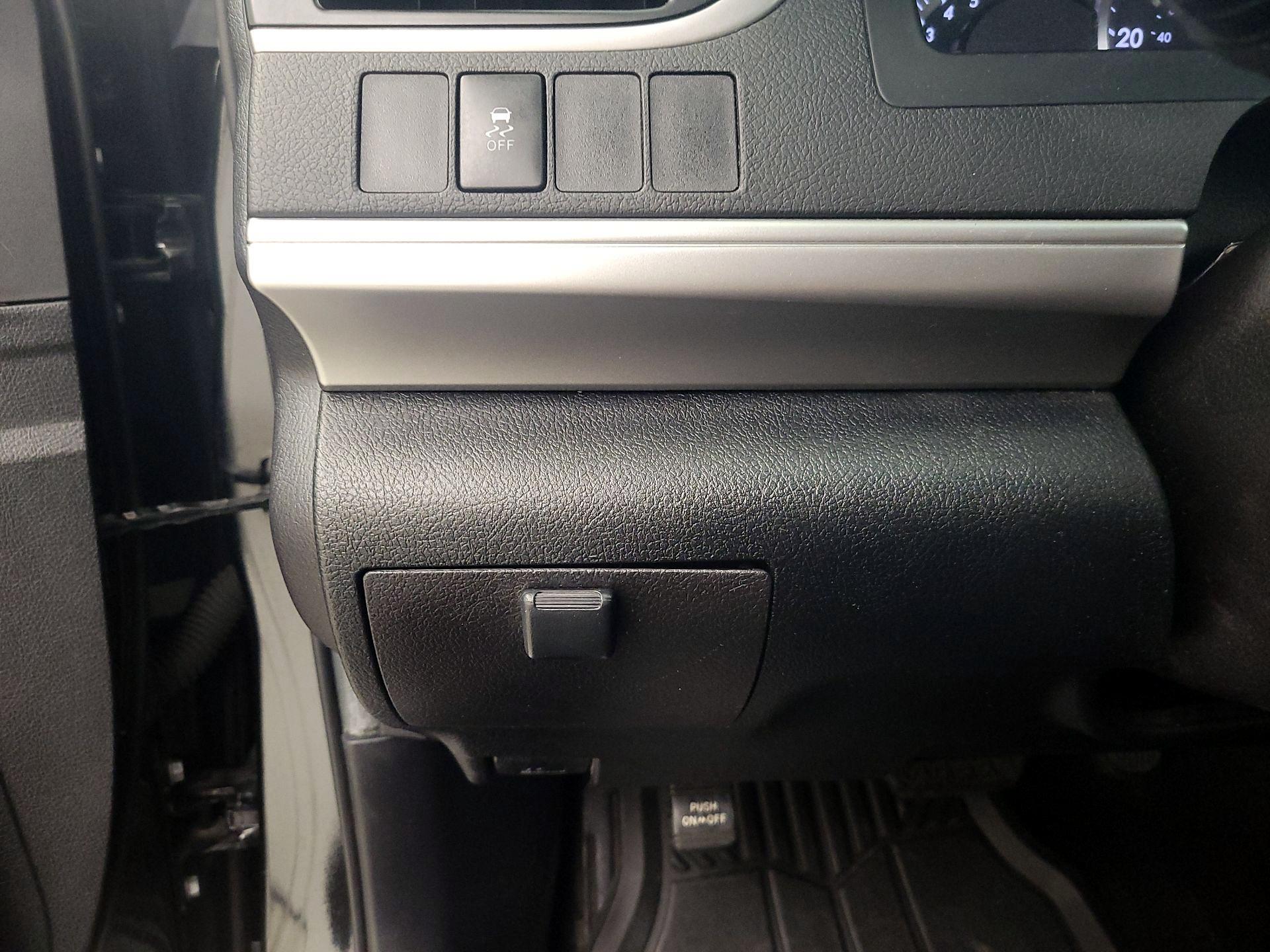 Thumbnail: 2014 Toyota Camry - 13