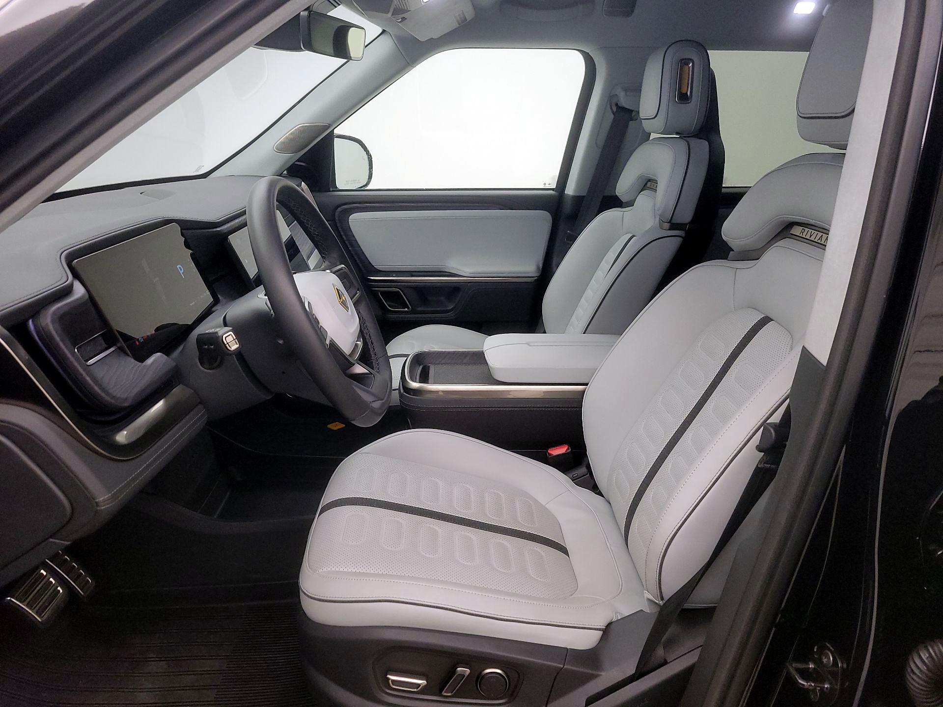 Thumbnail: 2023 Rivian R1S - 11