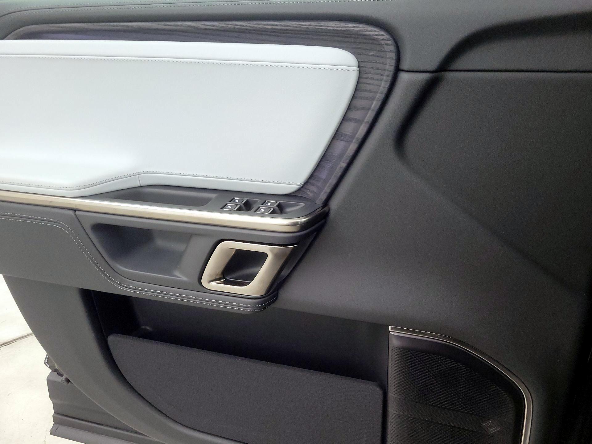 Thumbnail: 2023 Rivian R1S - 12