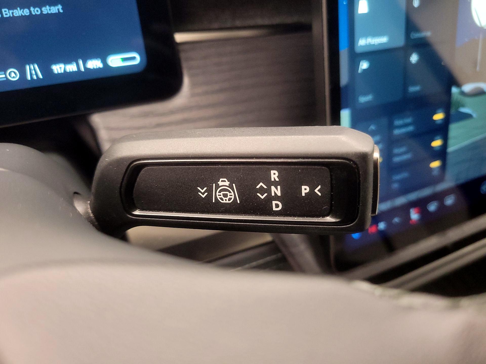 Thumbnail: 2023 Rivian R1S - 17