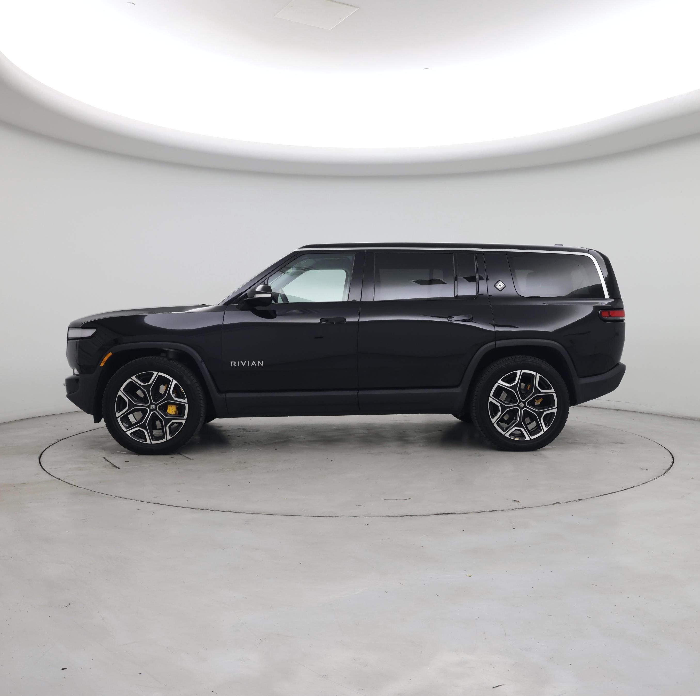 Thumbnail: 2023 Rivian R1S - 3