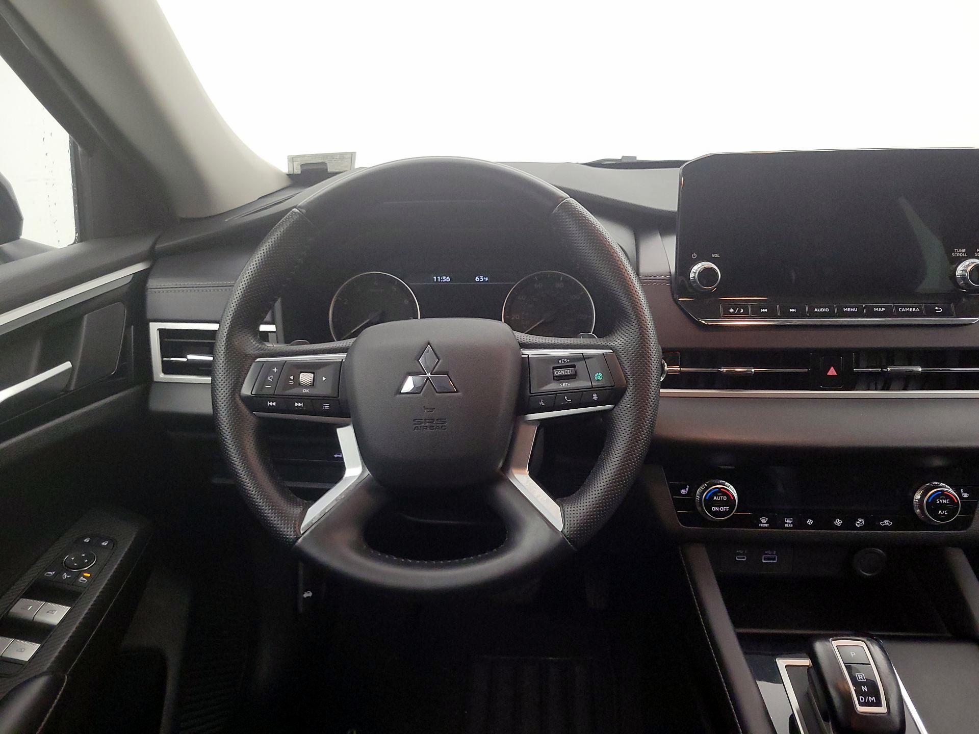 Thumbnail: 2023 Mitsubishi Outlander - 10