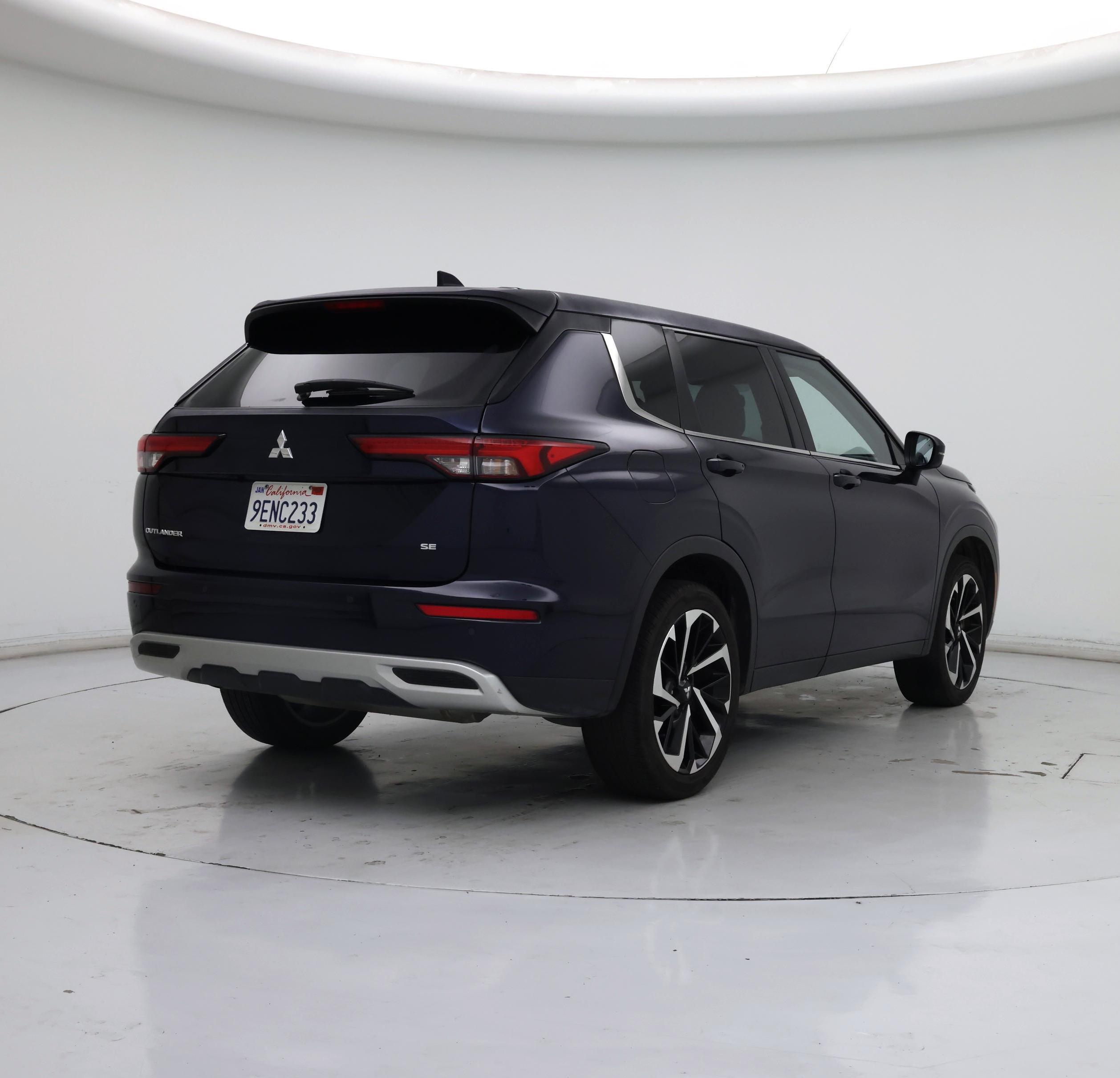 Thumbnail: 2023 Mitsubishi Outlander - 8