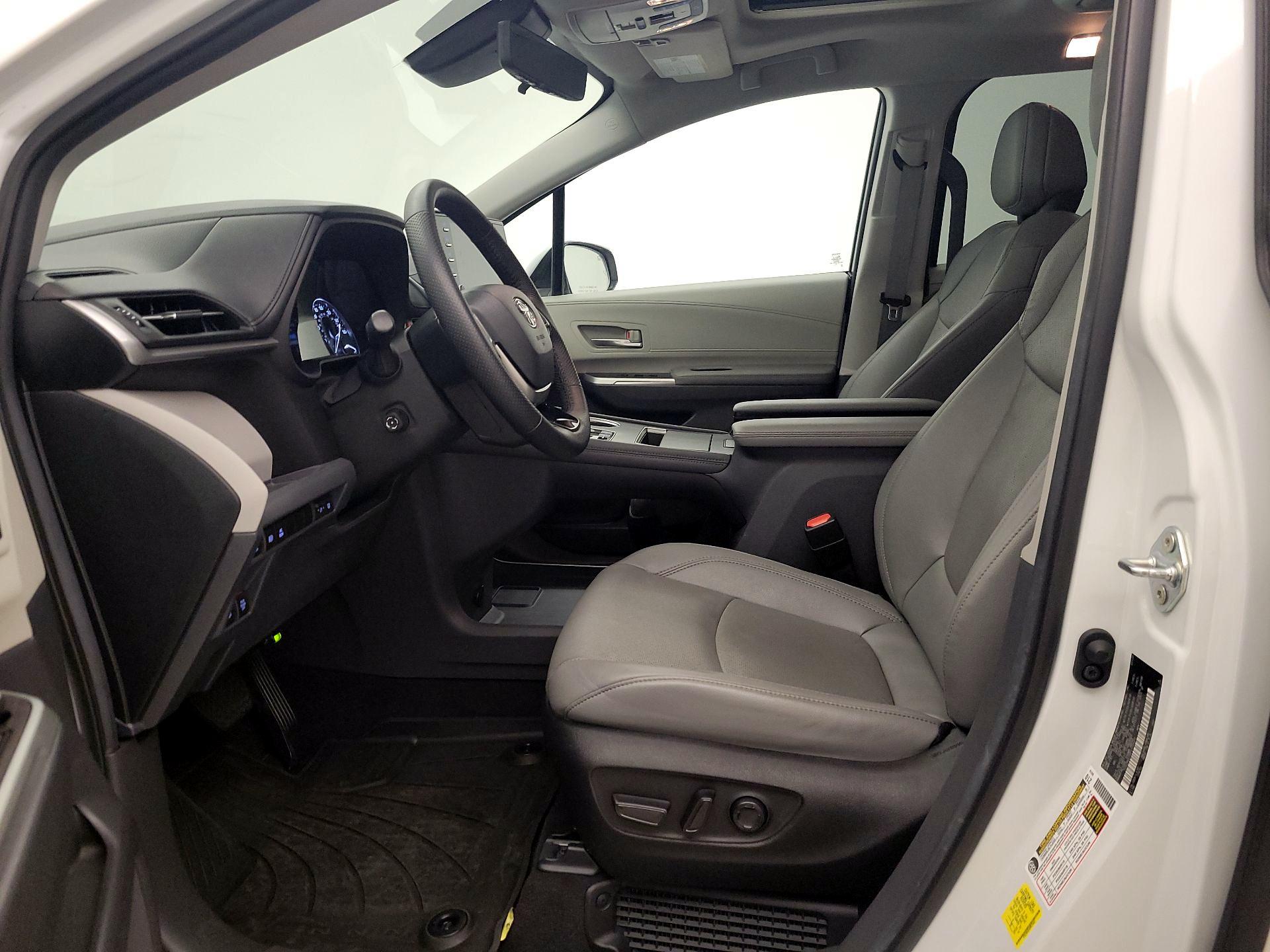 Thumbnail: 2023 Toyota Sienna - 11