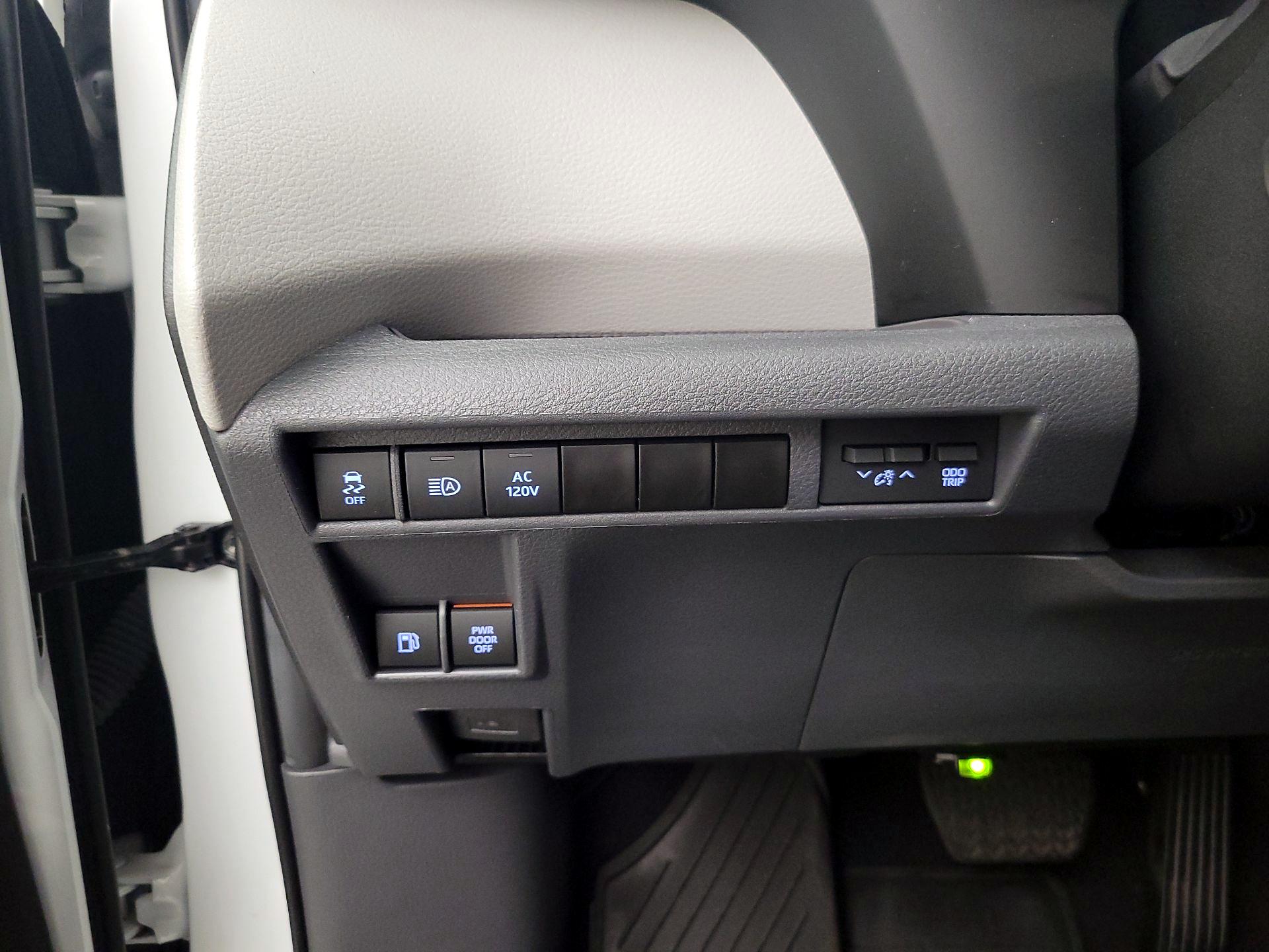 Thumbnail: 2023 Toyota Sienna - 13