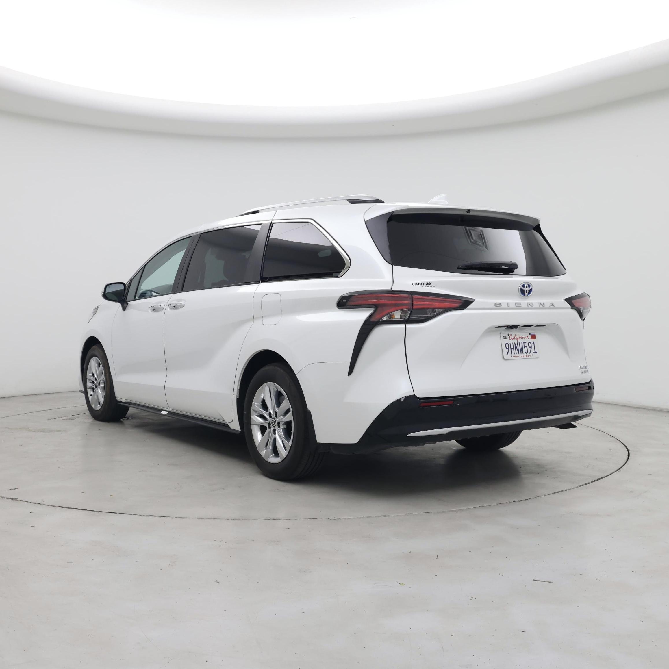 Thumbnail: 2023 Toyota Sienna - 2