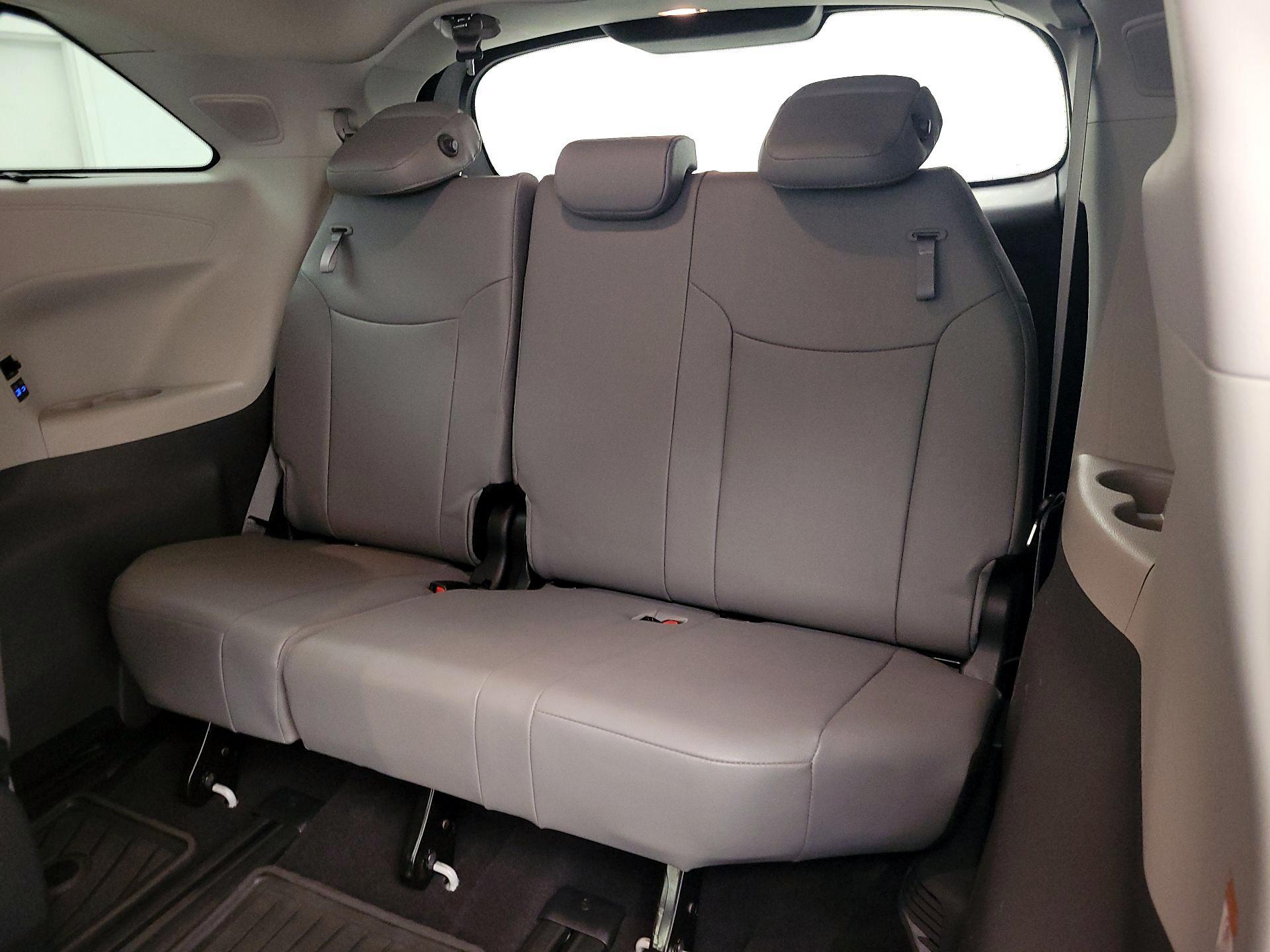 Thumbnail: 2023 Toyota Sienna - 20