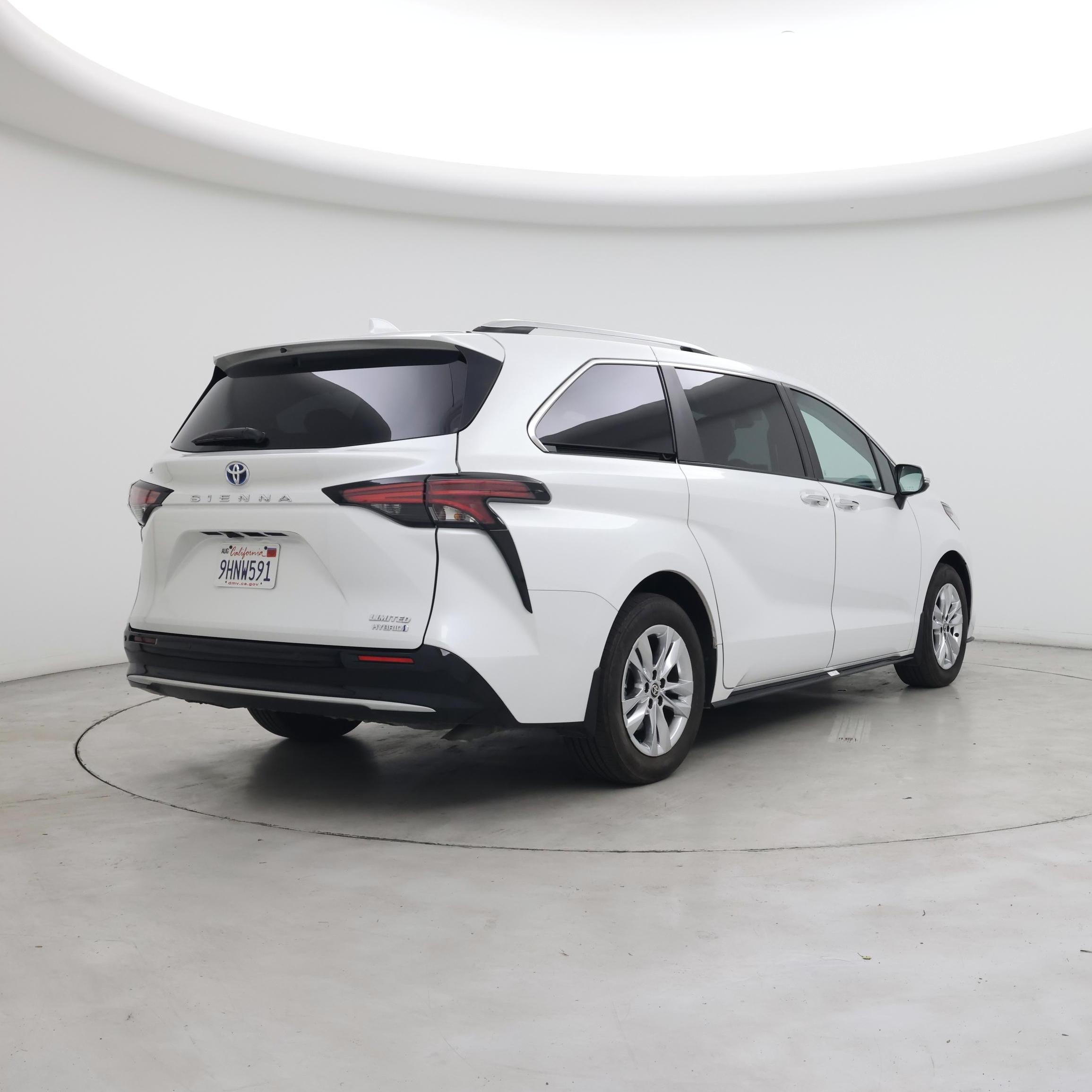 Thumbnail: 2023 Toyota Sienna - 8