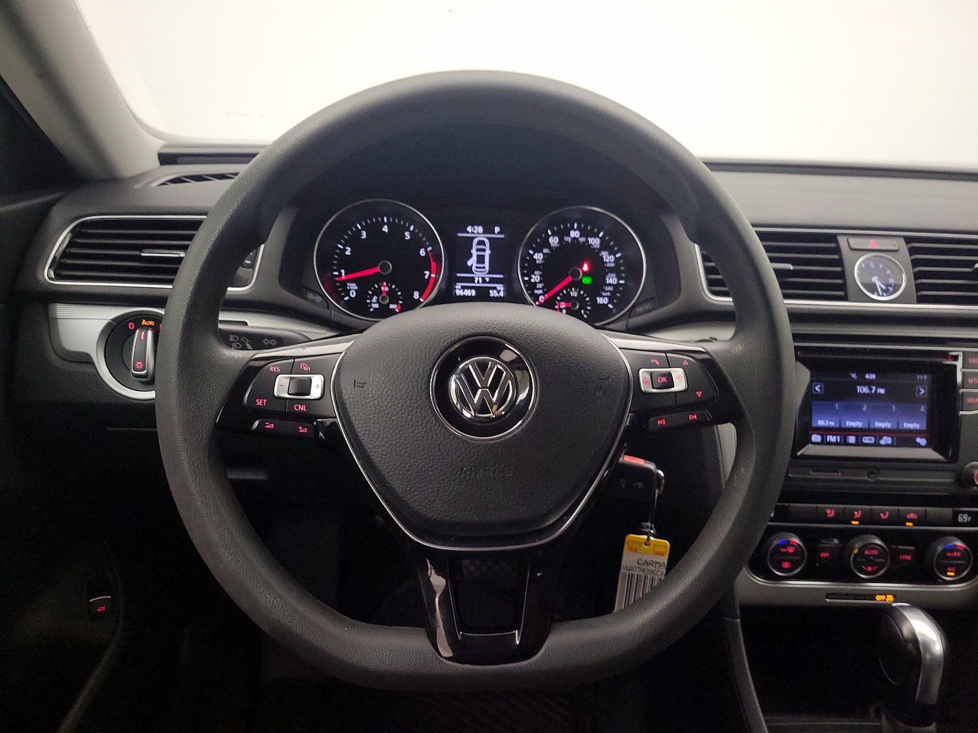 Thumbnail: 2016 Volkswagen Passat - 10