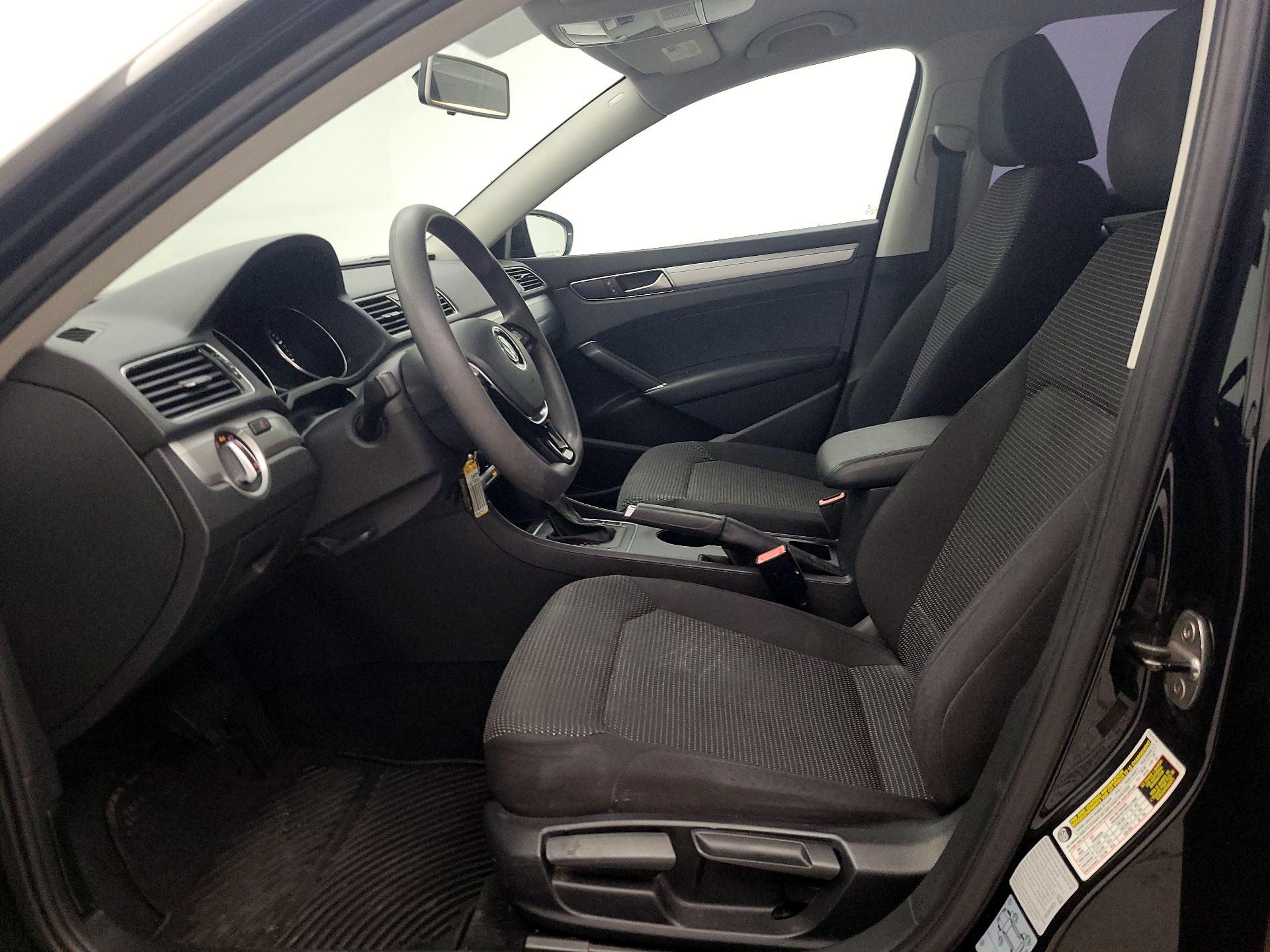 Thumbnail: 2016 Volkswagen Passat - 11