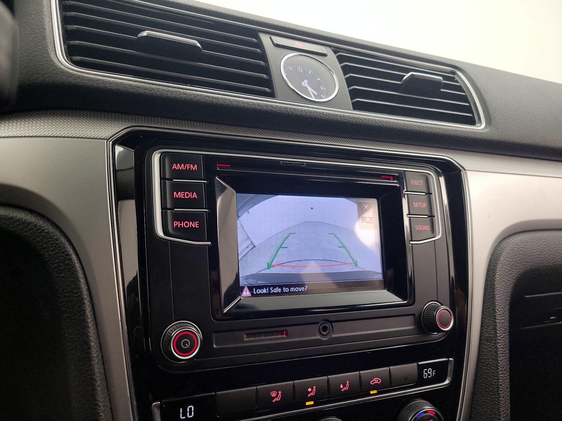 Thumbnail: 2016 Volkswagen Passat - 14