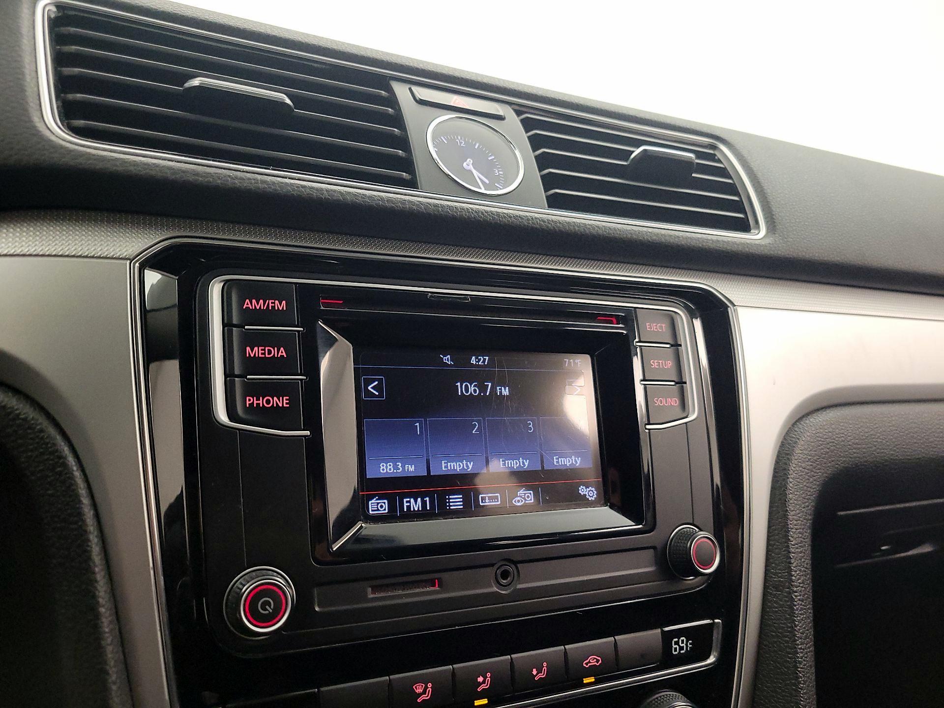 Thumbnail: 2016 Volkswagen Passat - 15