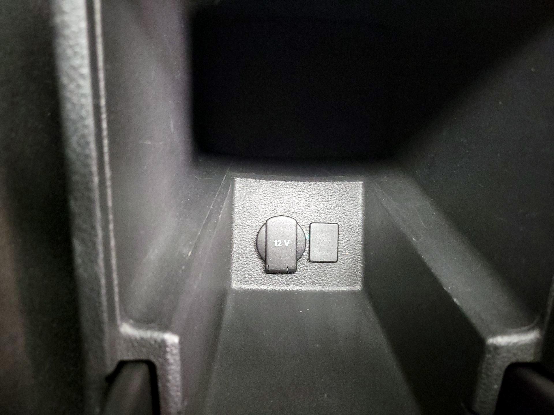 Thumbnail: 2016 Volkswagen Passat - 18