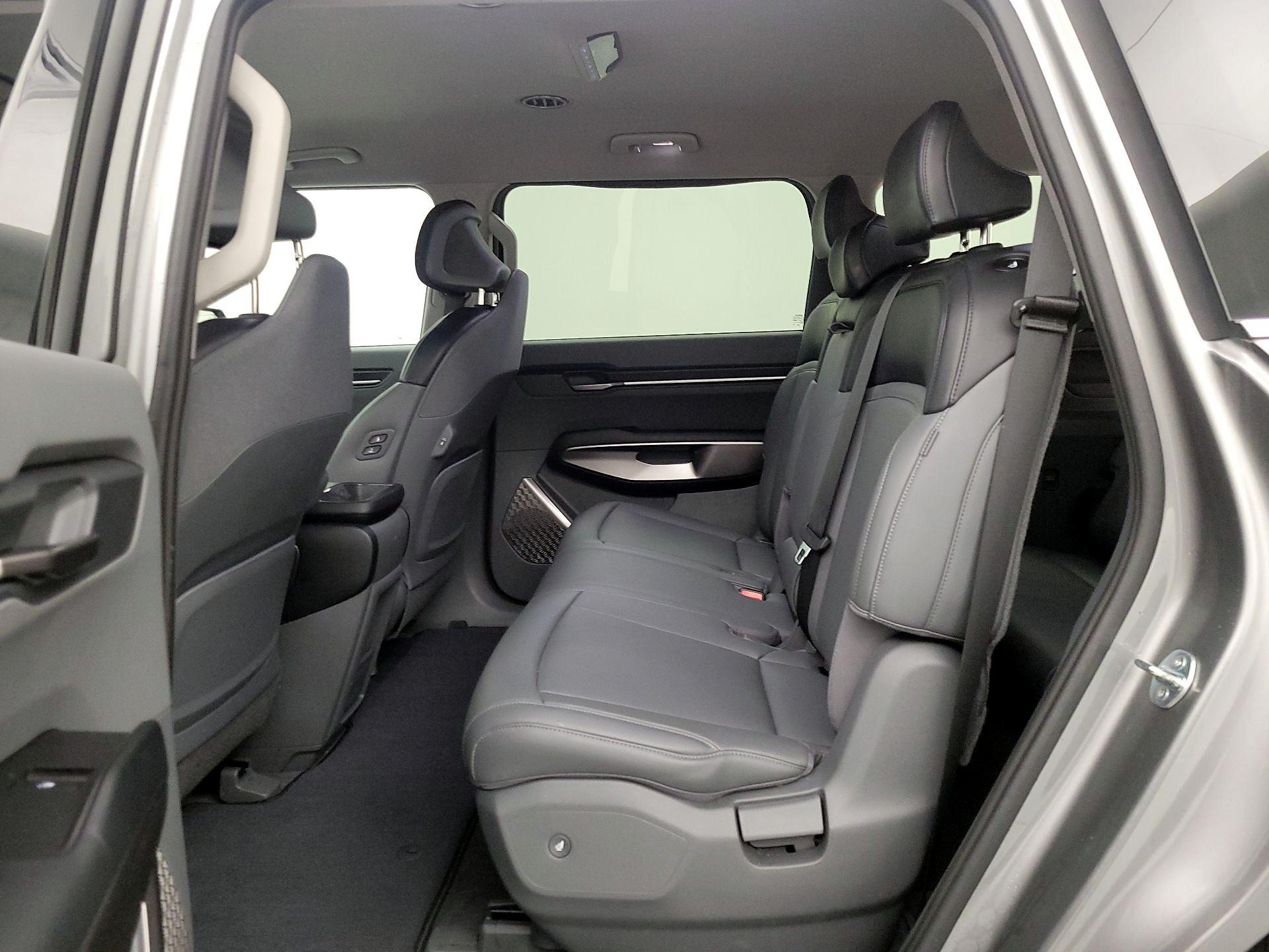 Thumbnail: 2024 Kia EV9 - 20