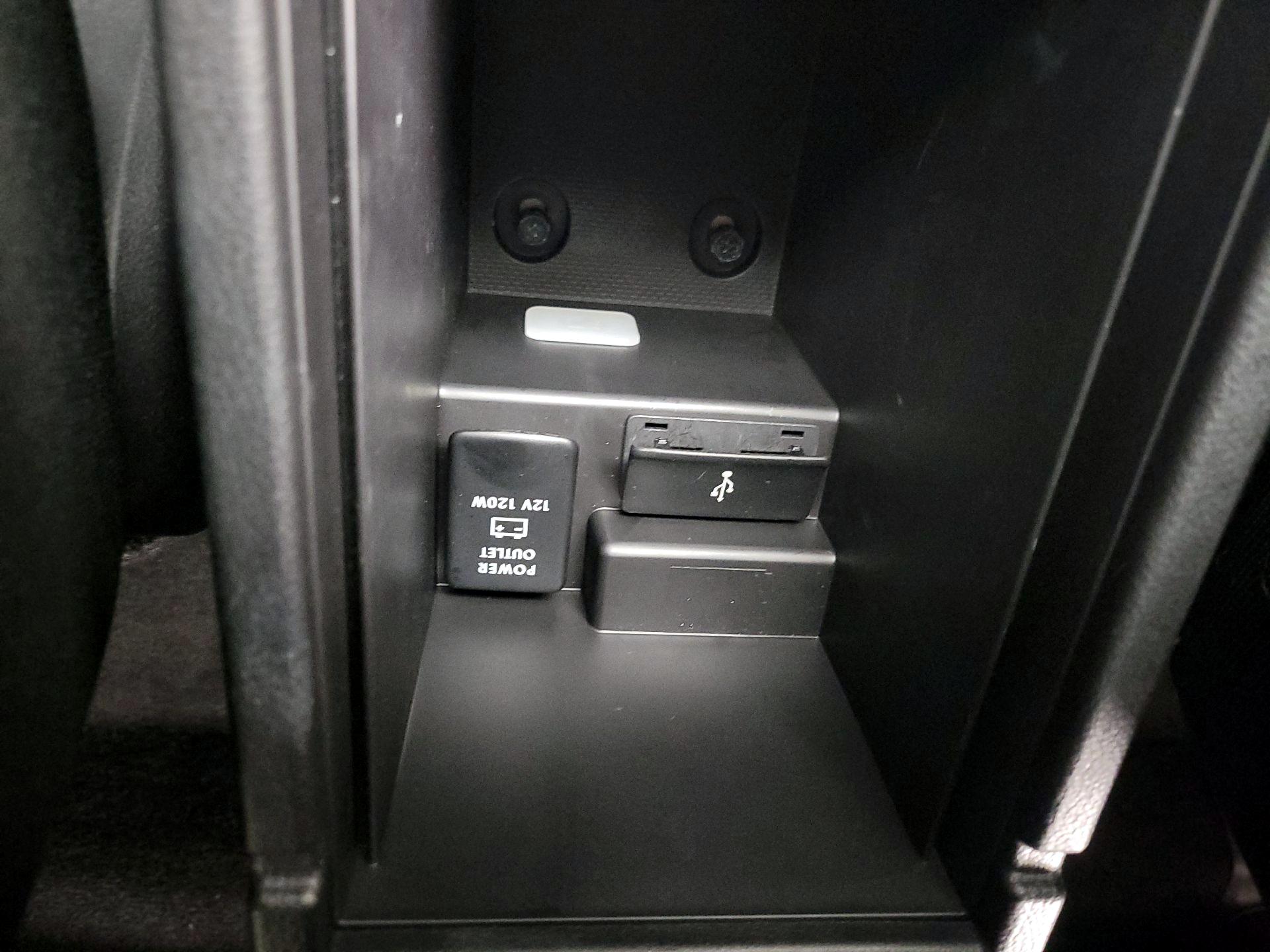 Thumbnail: 2018 Mitsubishi Outlander - 18