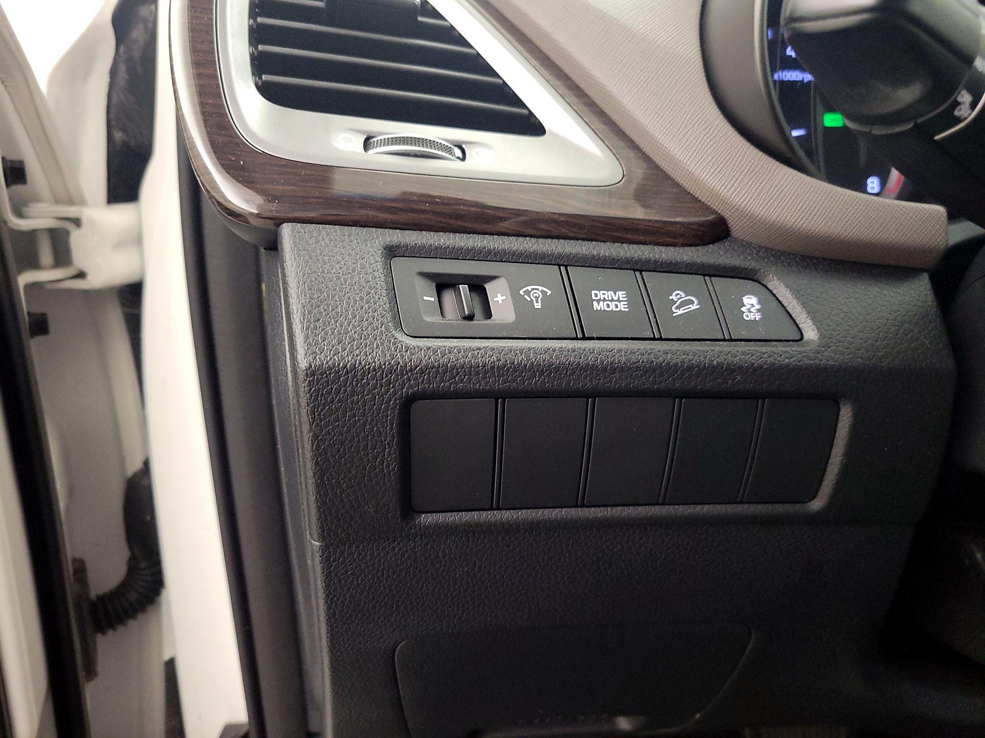 Thumbnail: 2017 Hyundai Santa Fe - 13