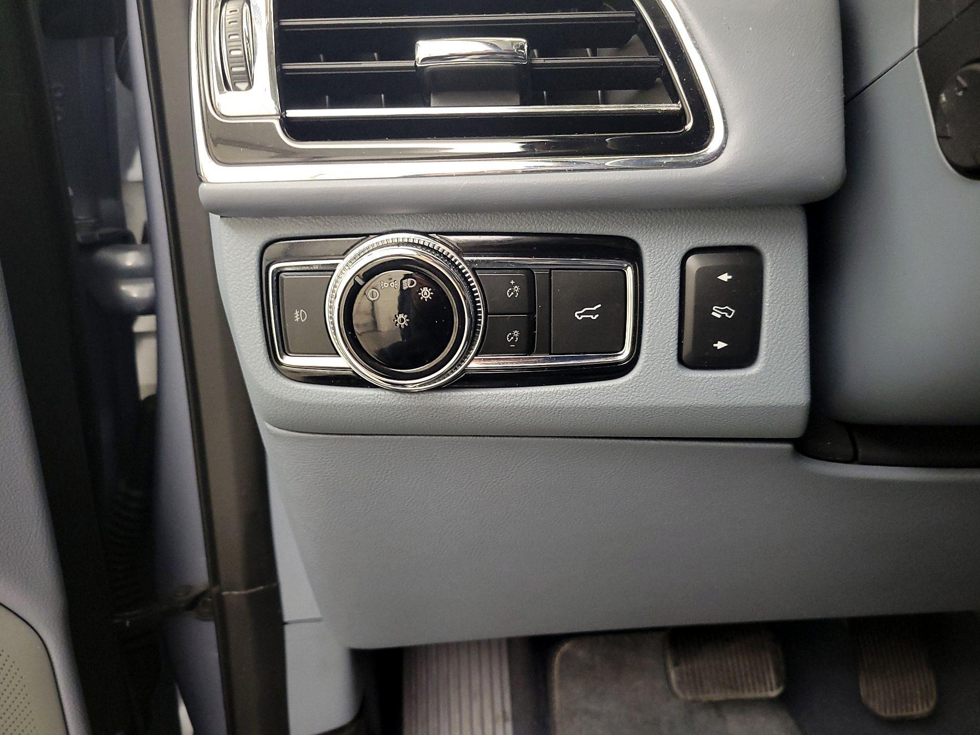 Thumbnail: 2019 Lincoln Navigator - 13