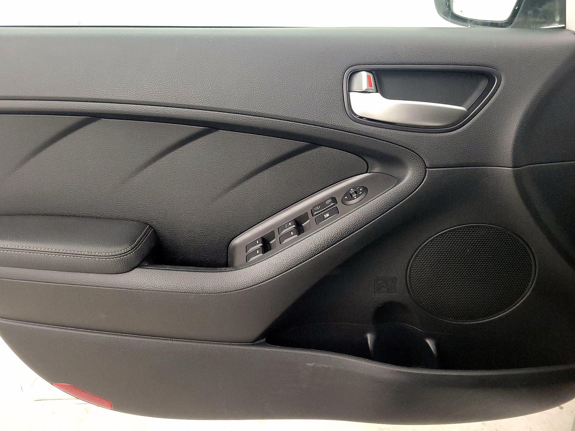 Thumbnail: 2017 Kia Forte - 12