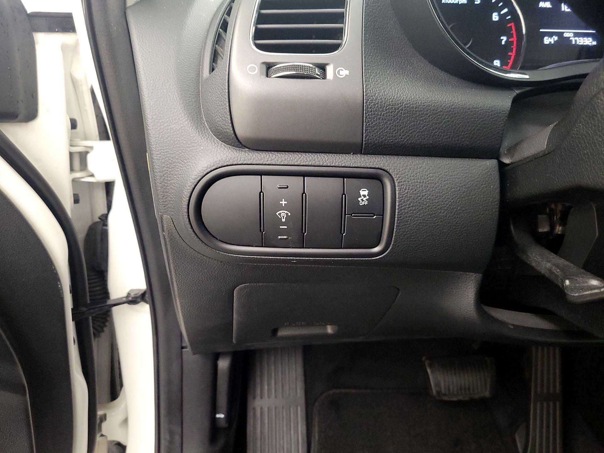 Thumbnail: 2017 Kia Forte - 13