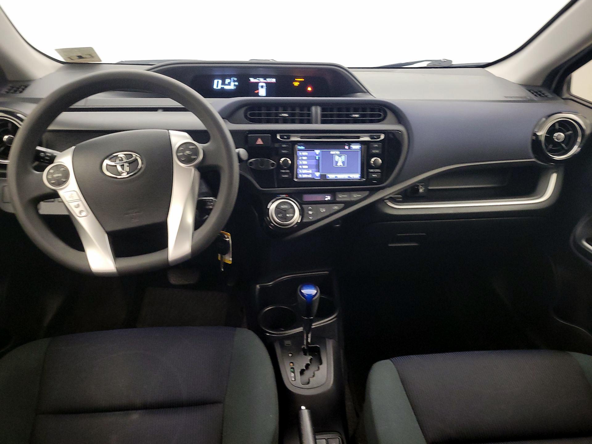 Thumbnail: 2015 Toyota Prius c - 9