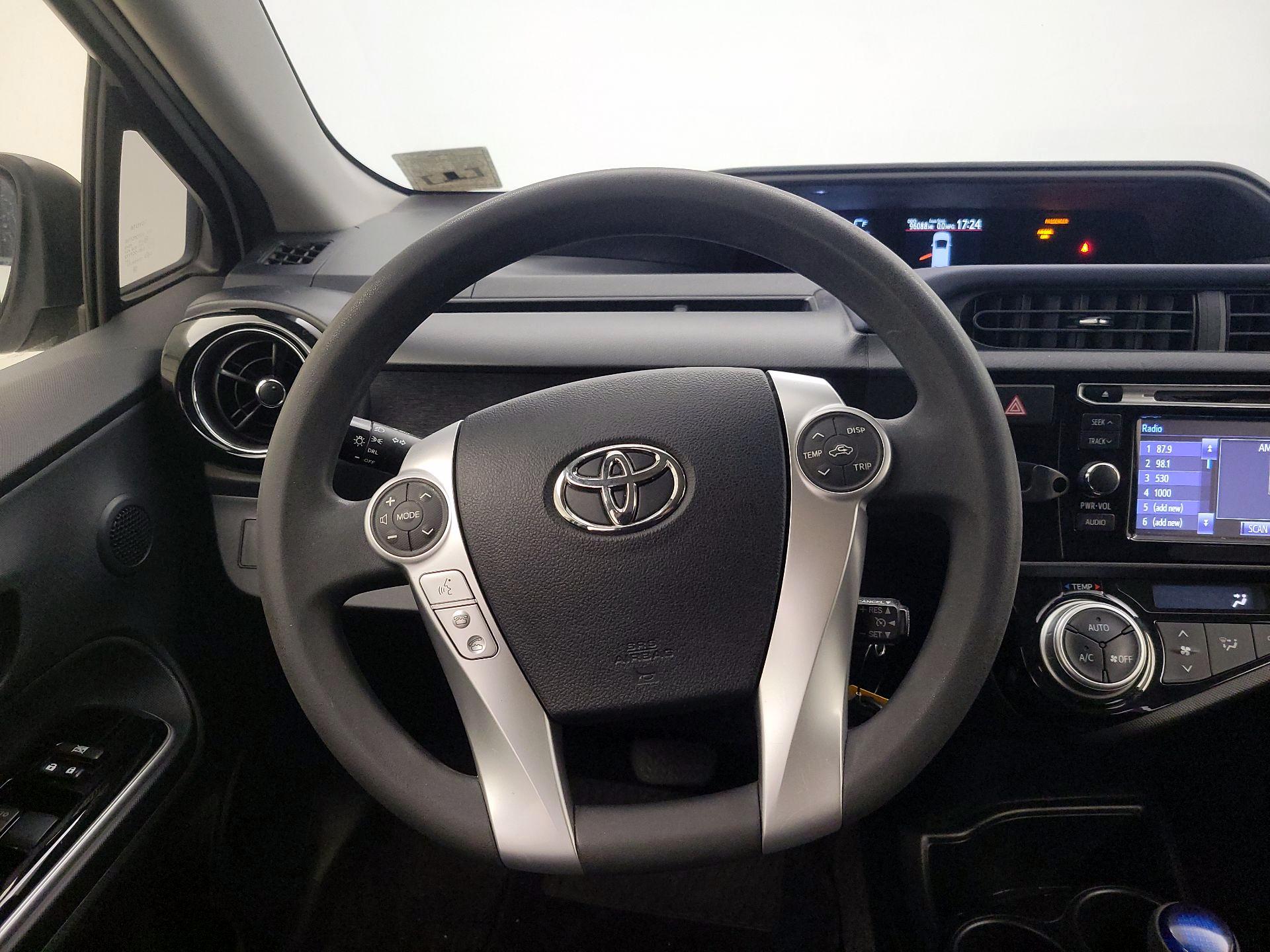 Thumbnail: 2015 Toyota Prius c - 10