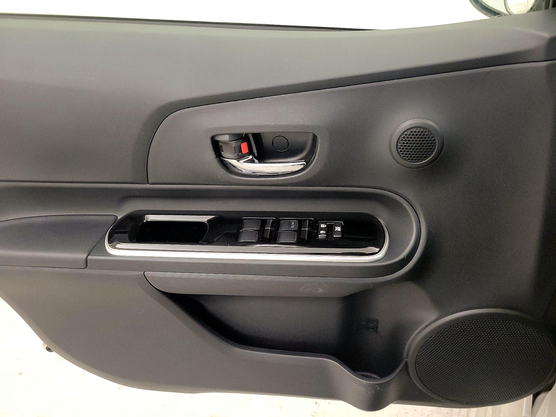 Thumbnail: 2015 Toyota Prius c - 12