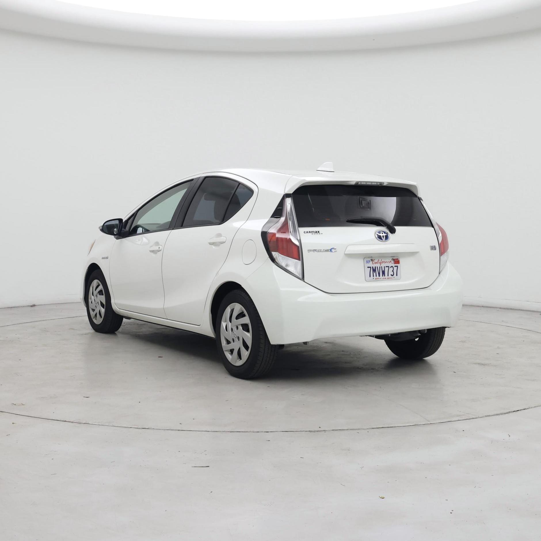 Thumbnail: 2015 Toyota Prius c - 2