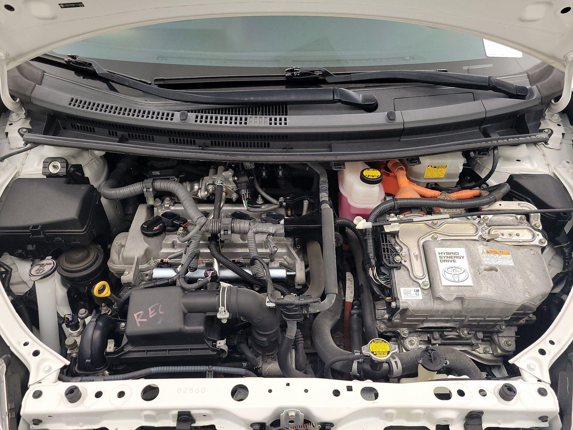 Thumbnail: 2015 Toyota Prius c - 20