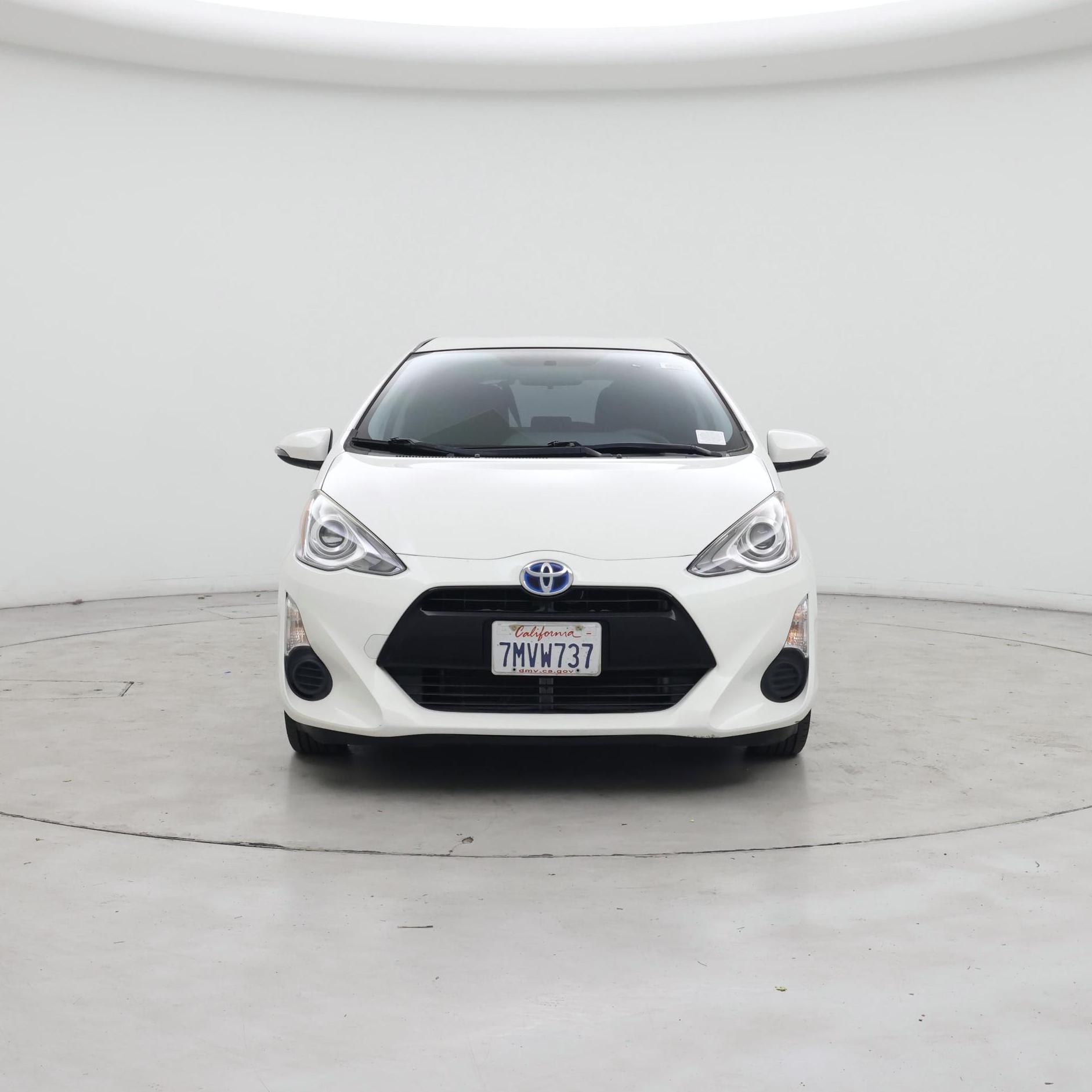 Thumbnail: 2015 Toyota Prius c - 5