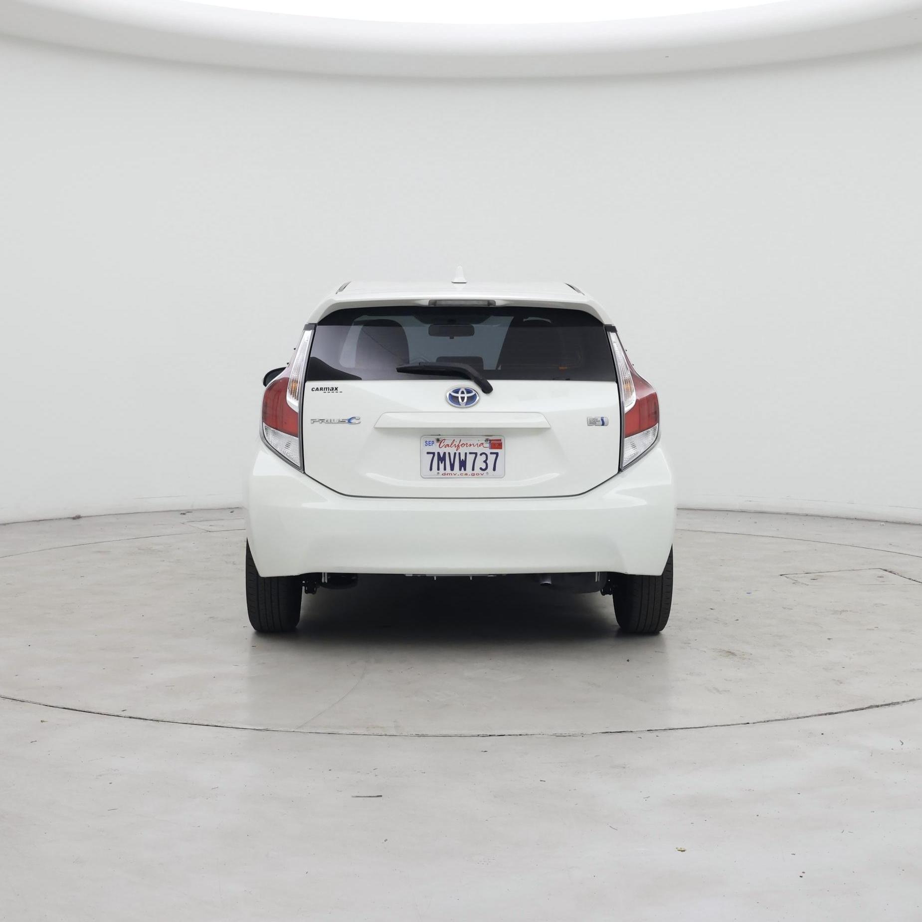 Thumbnail: 2015 Toyota Prius c - 6