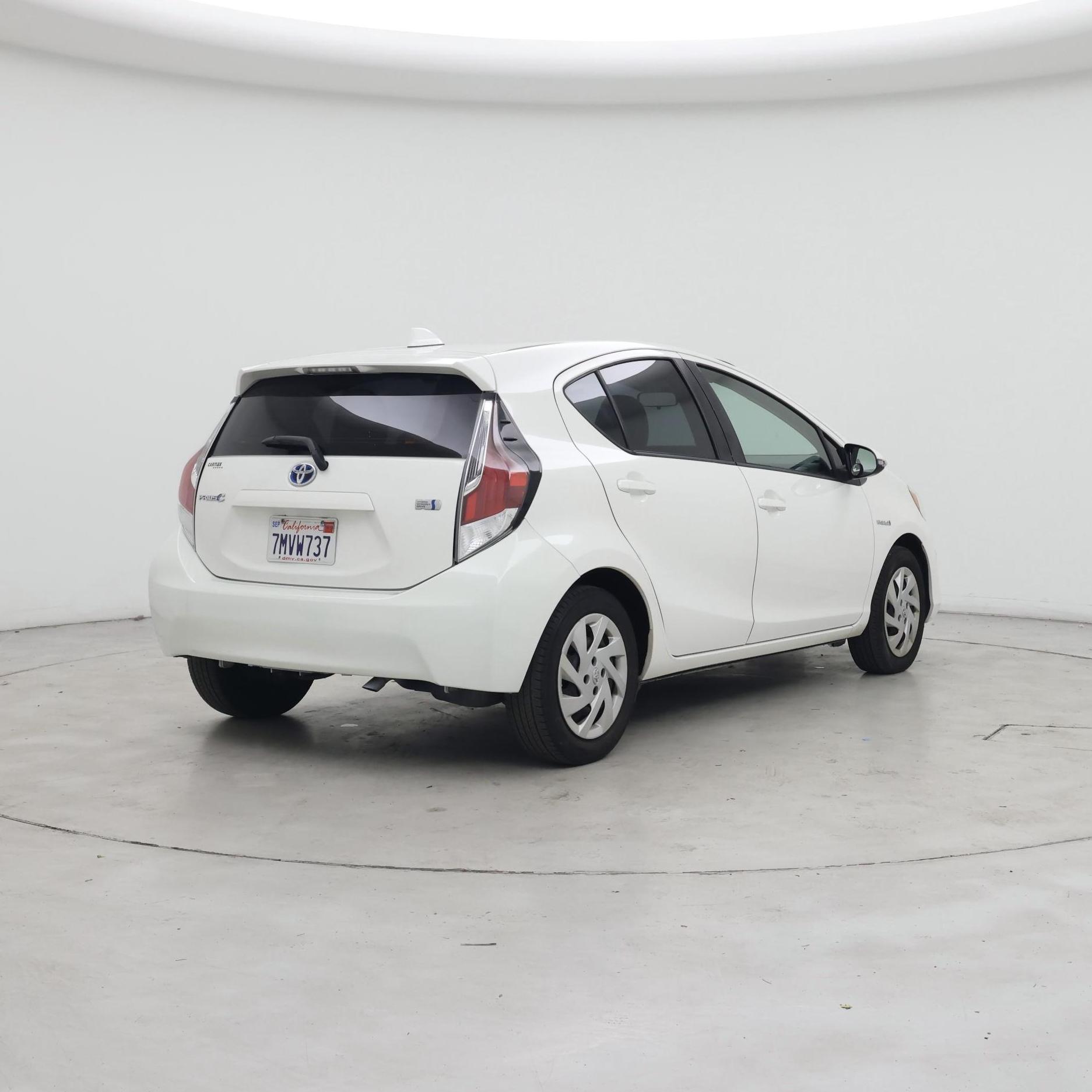 Thumbnail: 2015 Toyota Prius c - 8