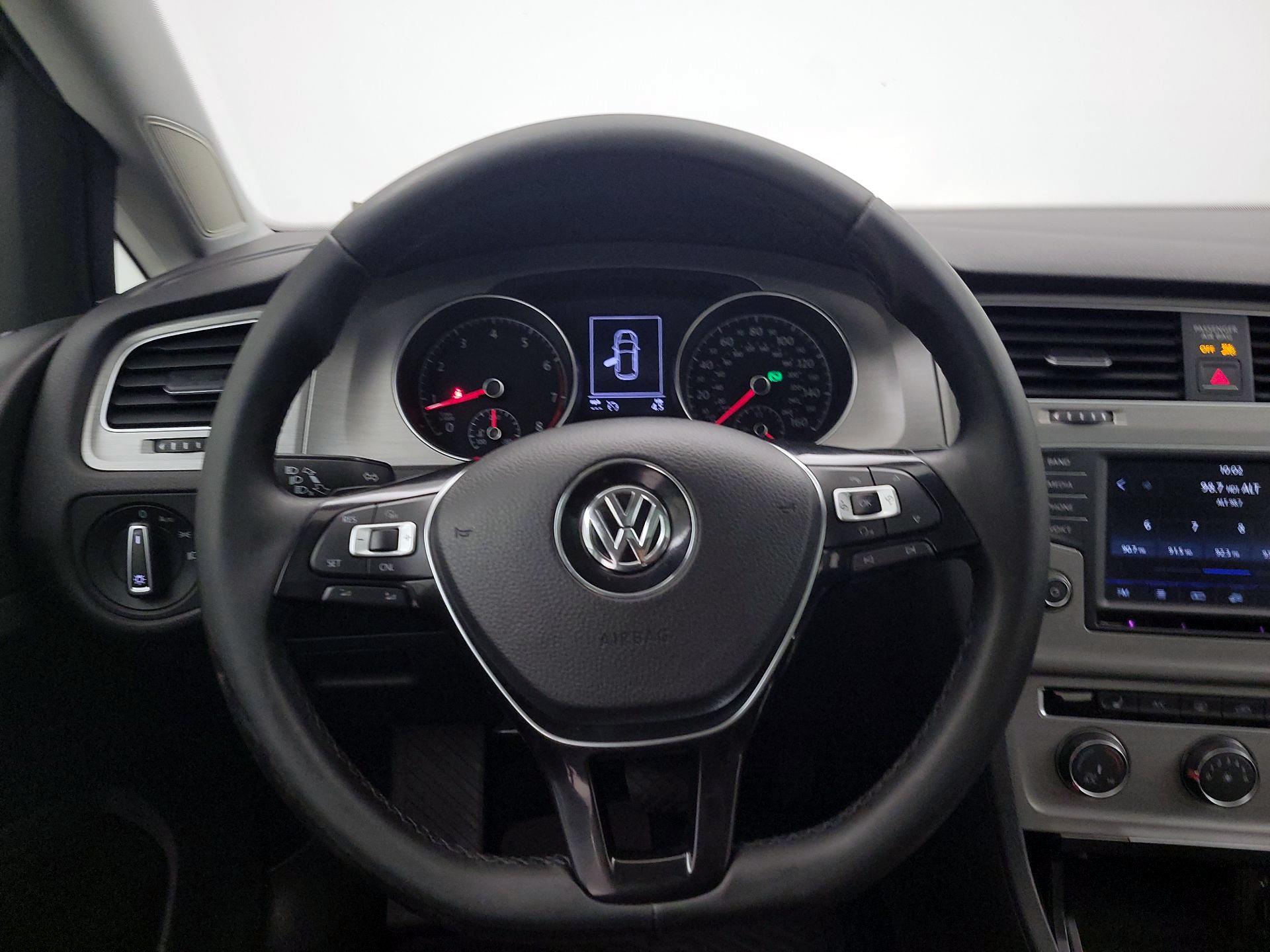 Thumbnail: 2017 Volkswagen Golf - 10