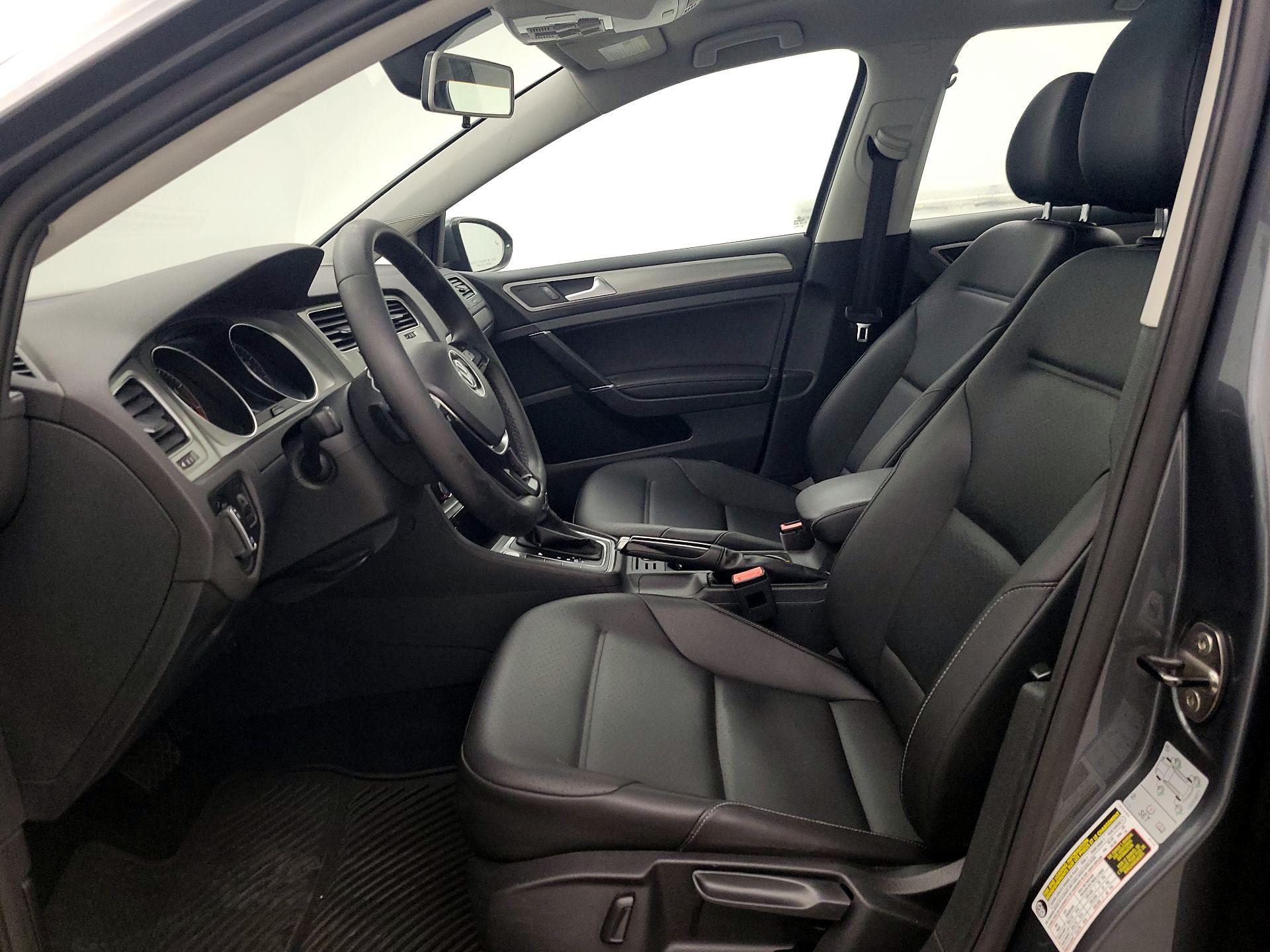 Thumbnail: 2017 Volkswagen Golf - 11