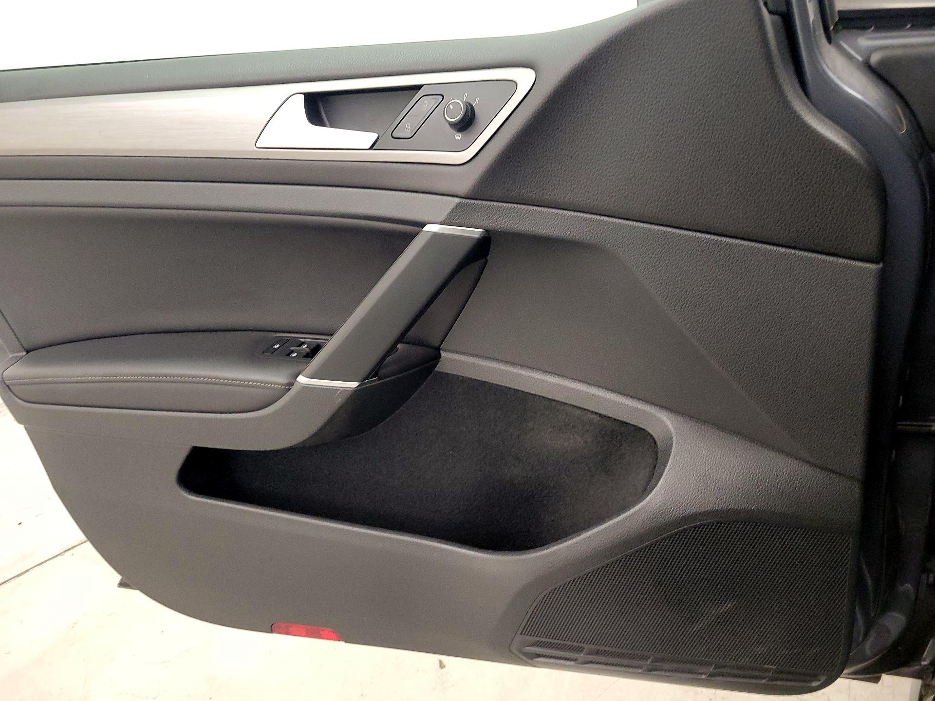 Thumbnail: 2017 Volkswagen Golf - 12