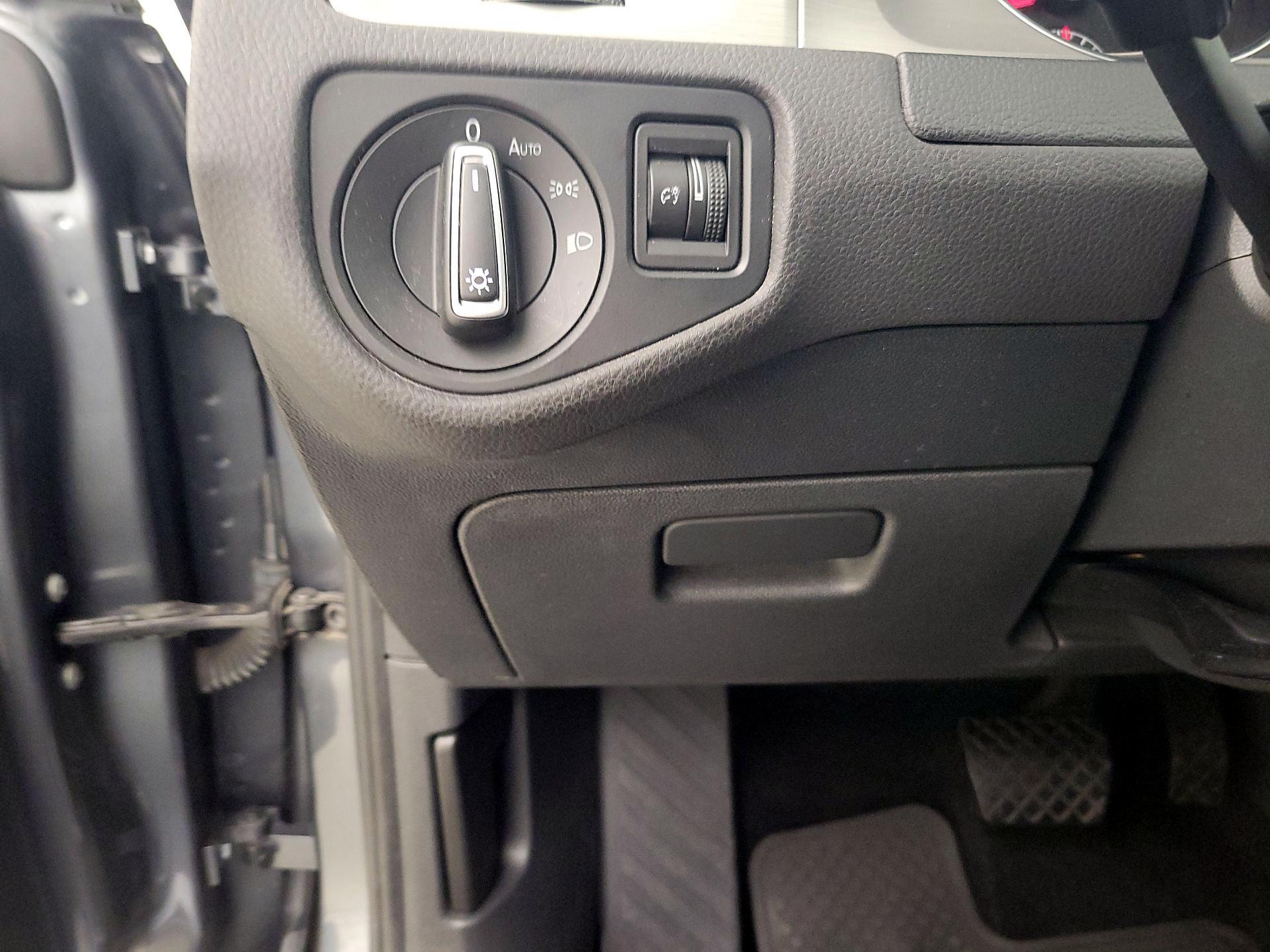 Thumbnail: 2017 Volkswagen Golf - 13