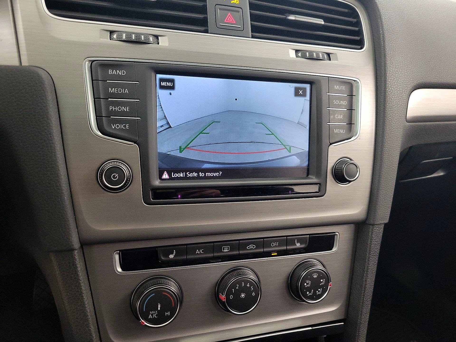 Thumbnail: 2017 Volkswagen Golf - 14