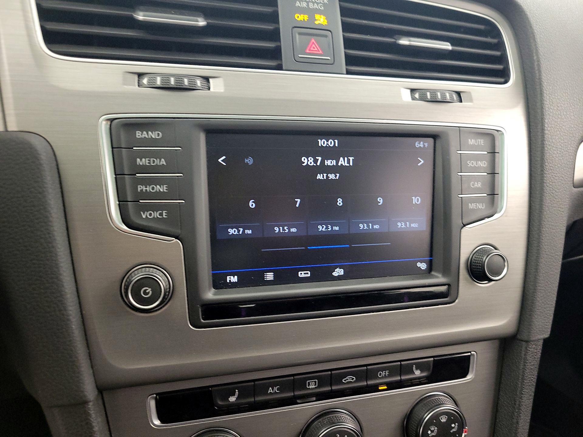 Thumbnail: 2017 Volkswagen Golf - 15