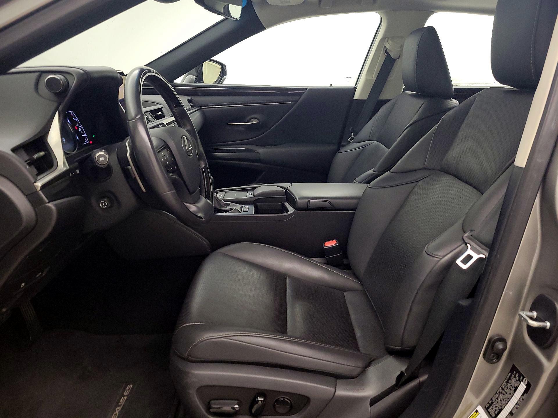 Thumbnail: 2020 Lexus ES - 11