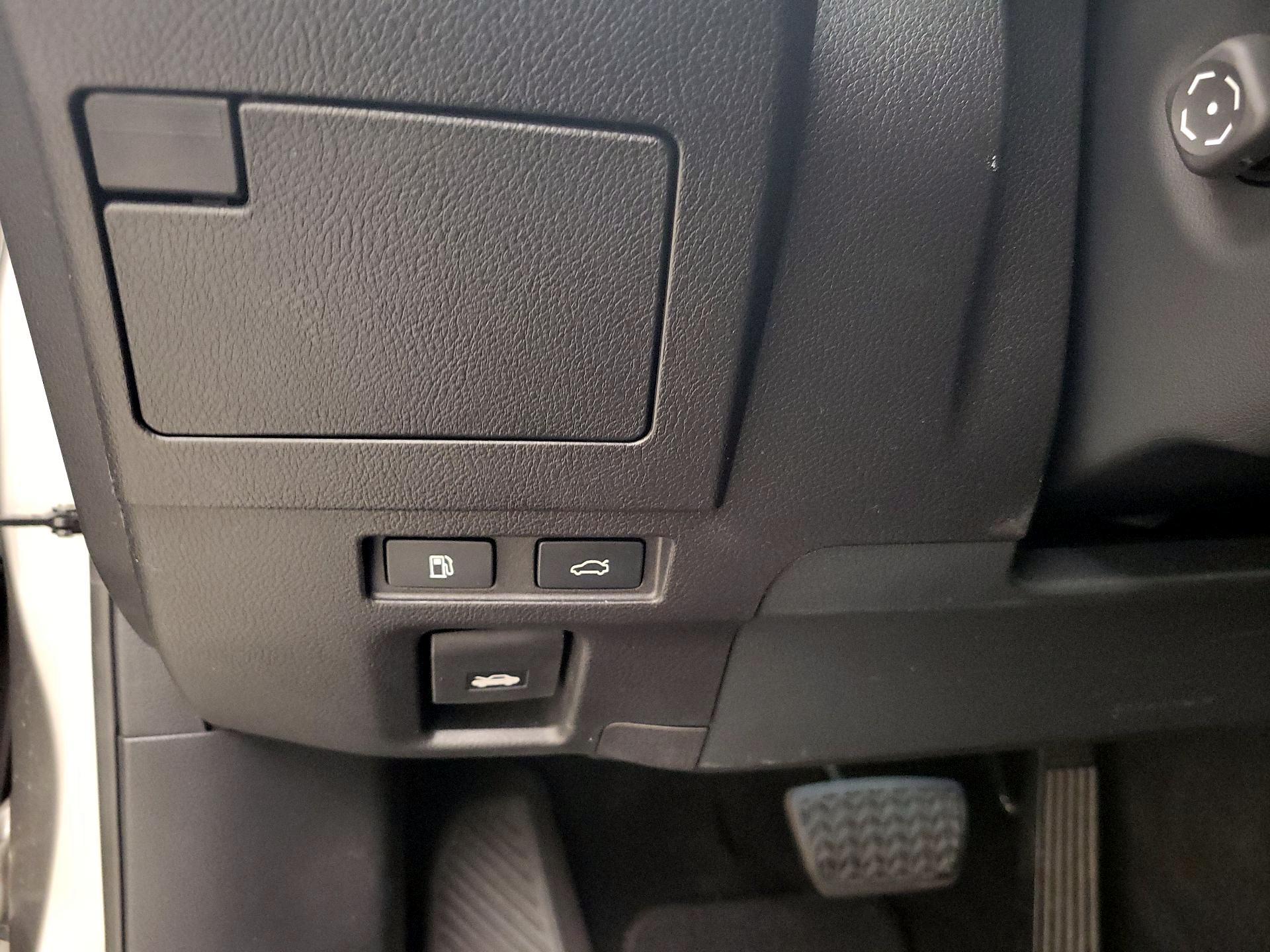 Thumbnail: 2020 Lexus ES - 13