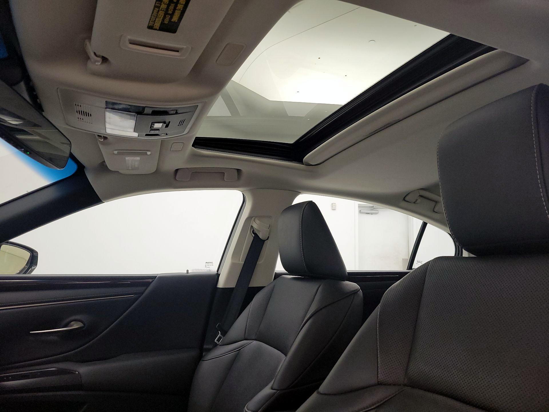 Thumbnail: 2020 Lexus ES - 20