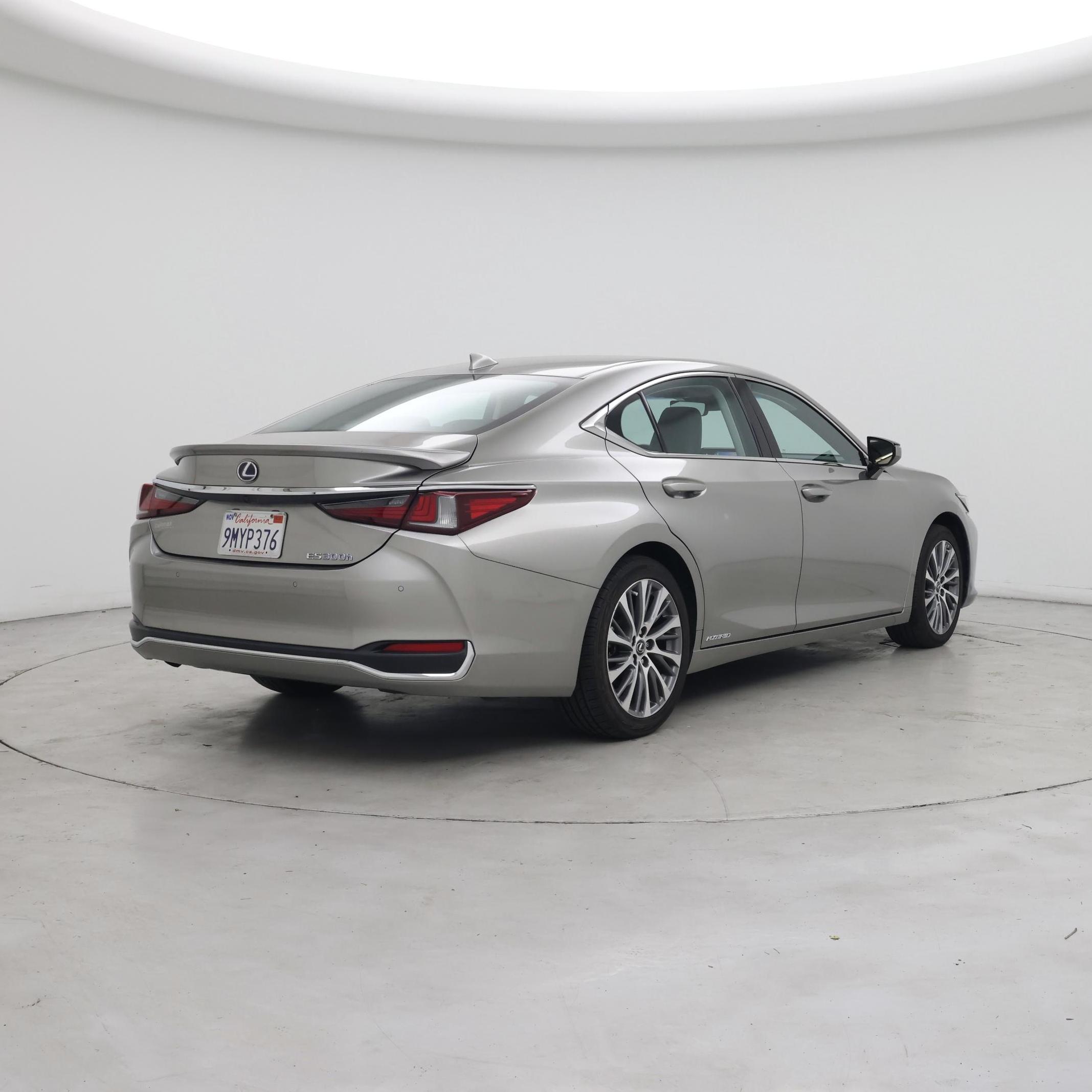 Thumbnail: 2020 Lexus ES - 8