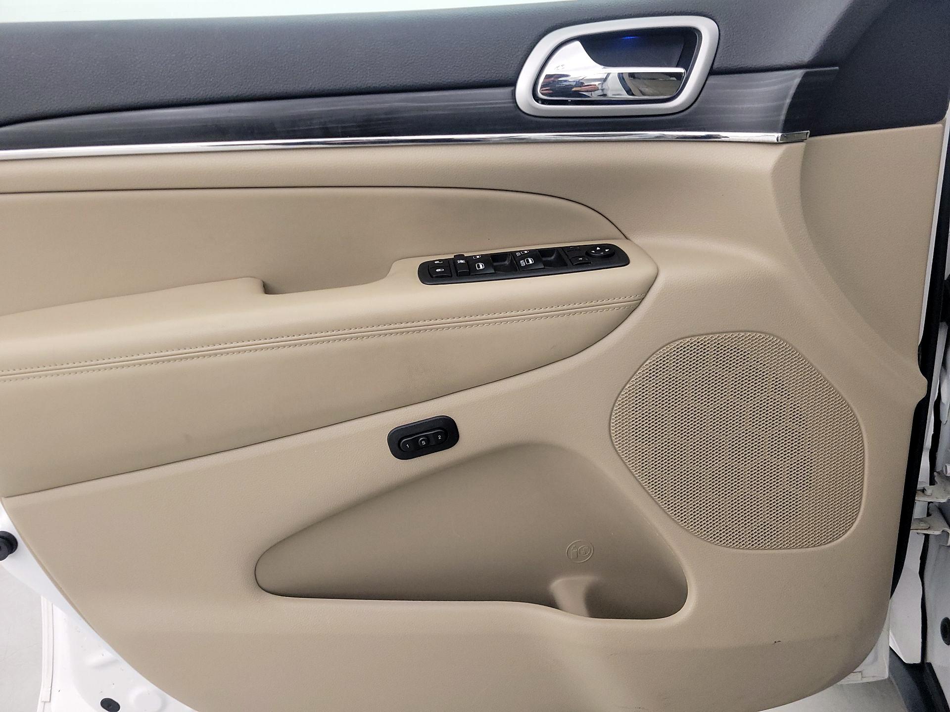 Thumbnail: 2020 Jeep Grand Cherokee - 12