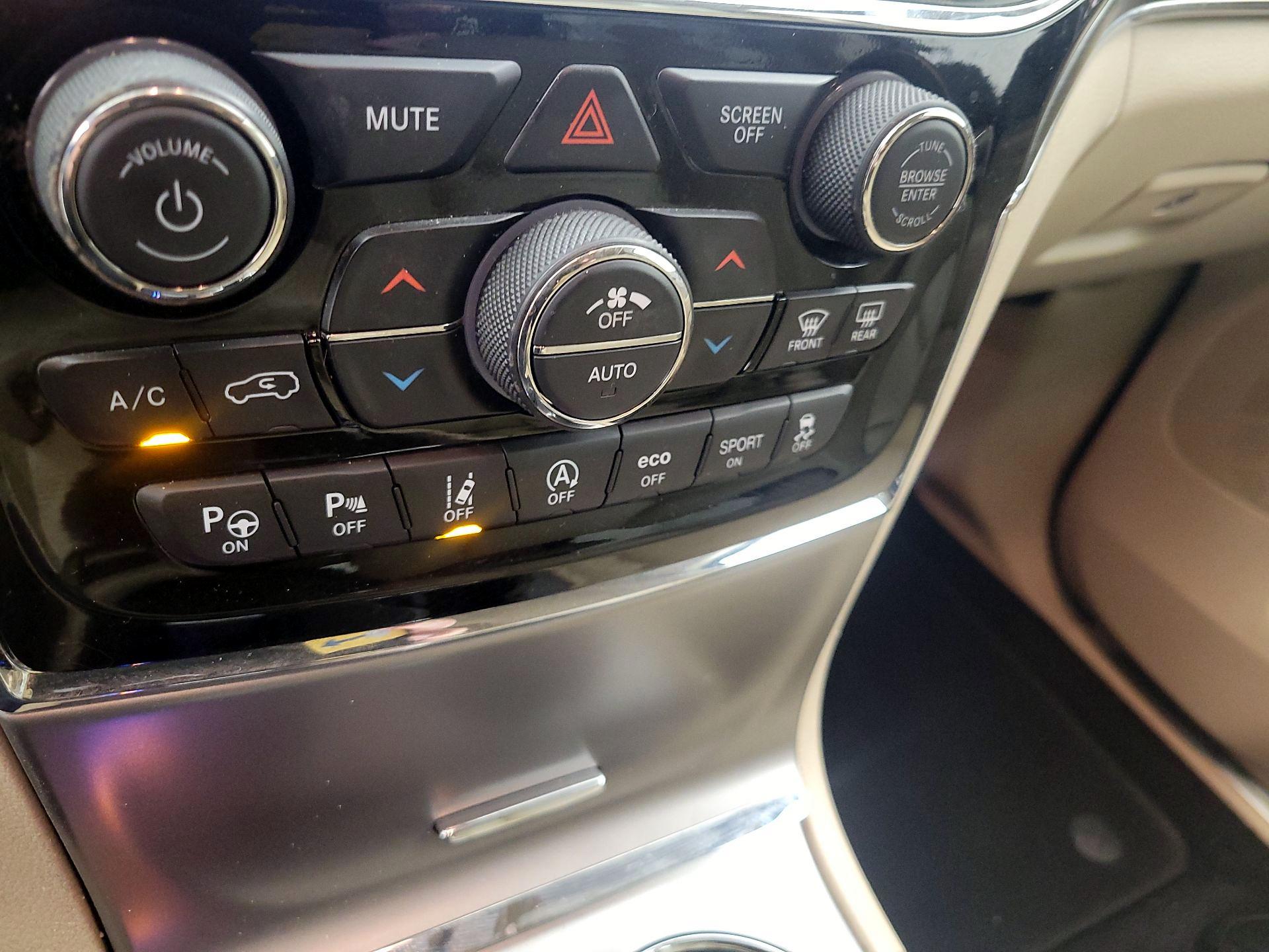 Thumbnail: 2020 Jeep Grand Cherokee - 16