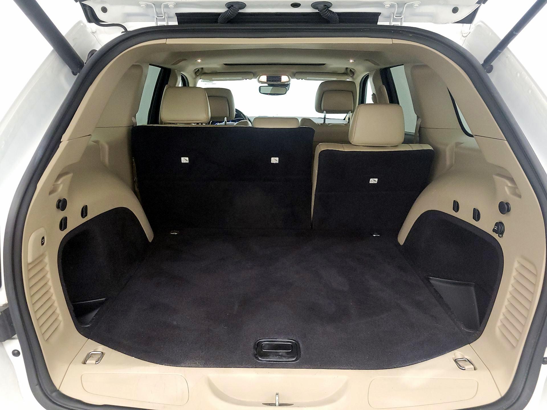 Thumbnail: 2020 Jeep Grand Cherokee - 20