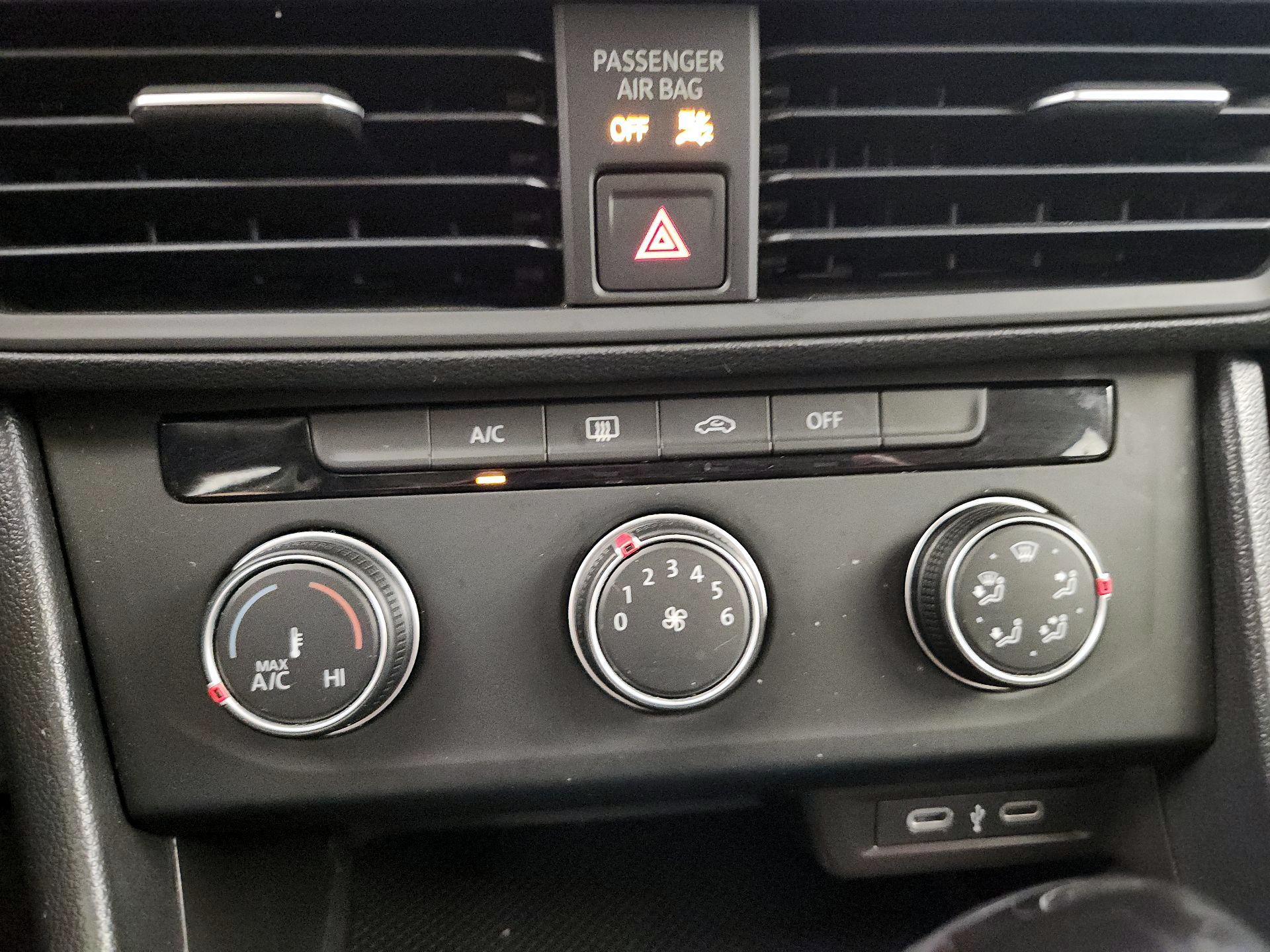 Thumbnail: 2024 Volkswagen Jetta - 16