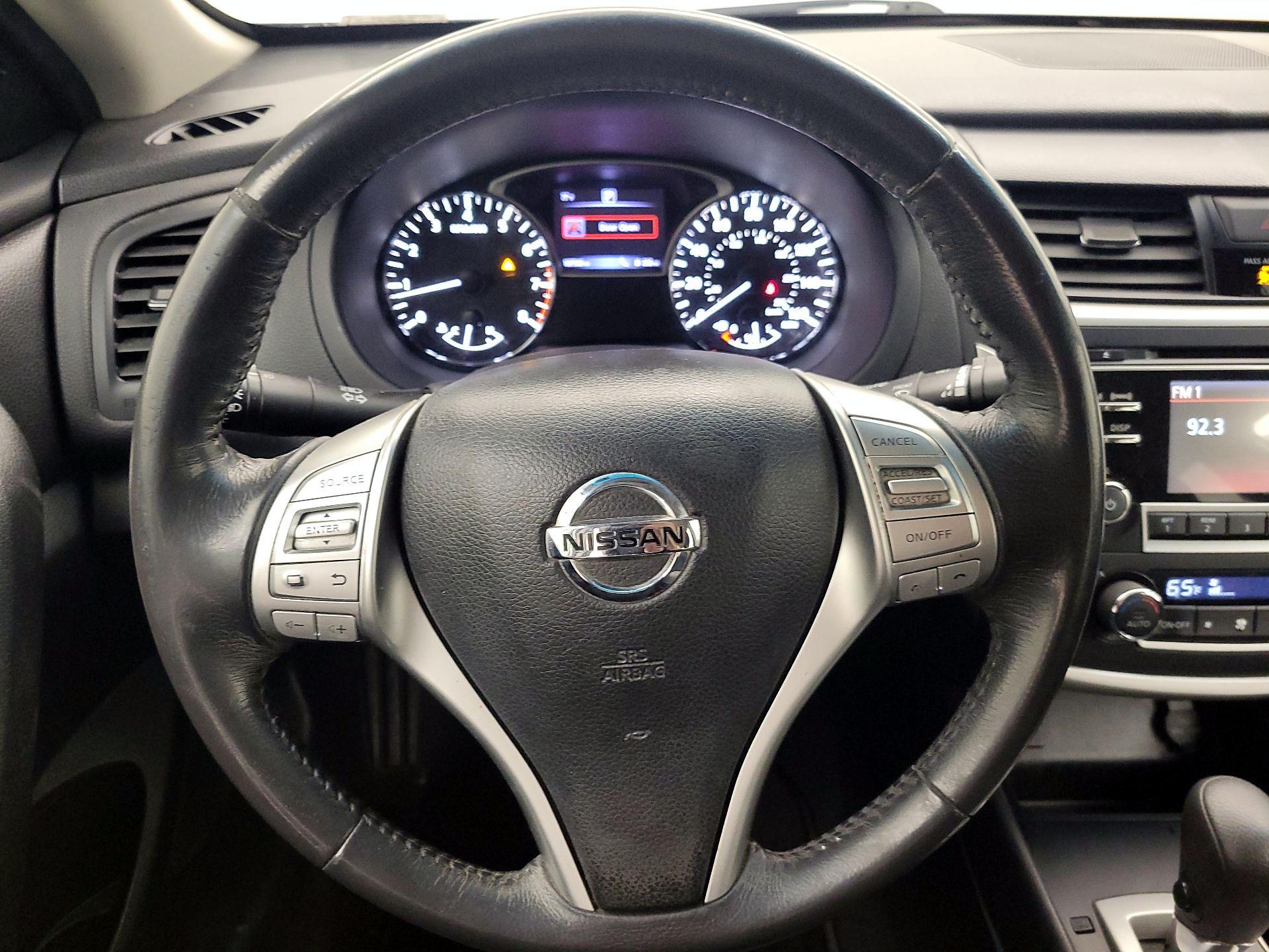 Thumbnail: 2017 Nissan Altima - 10