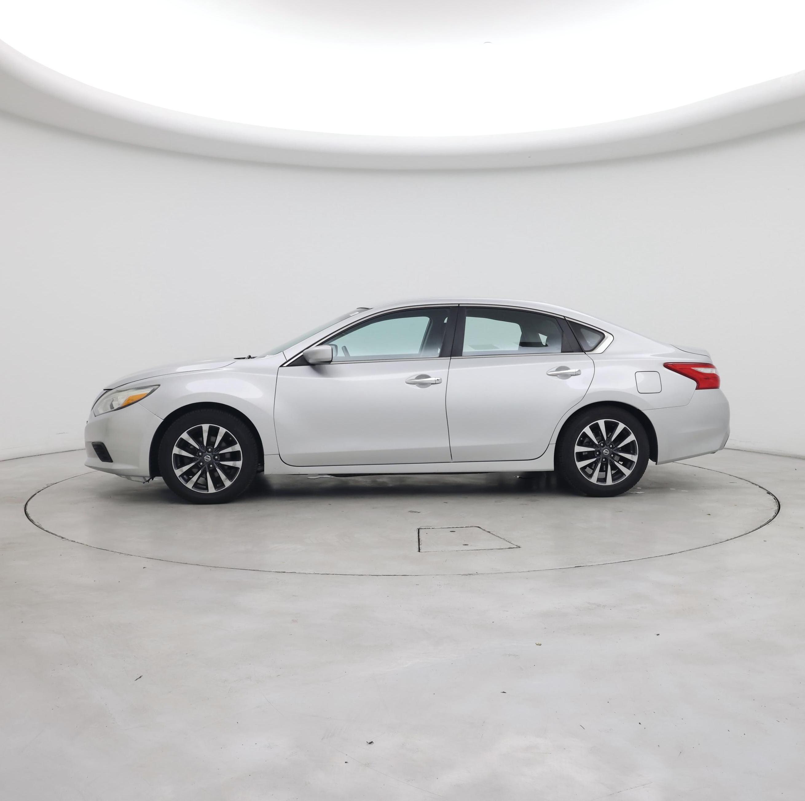 Thumbnail: 2017 Nissan Altima - 3
