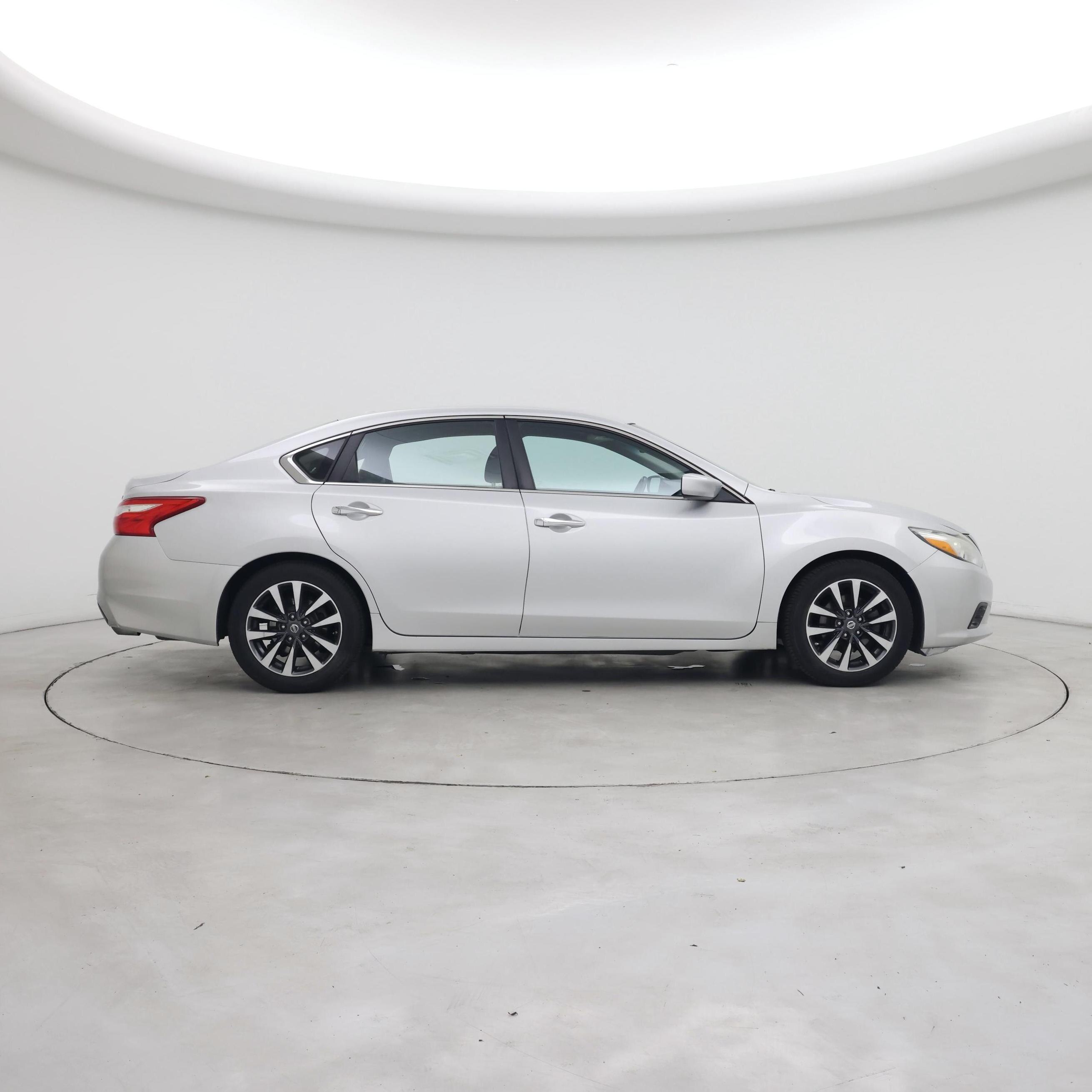 Thumbnail: 2017 Nissan Altima - 7