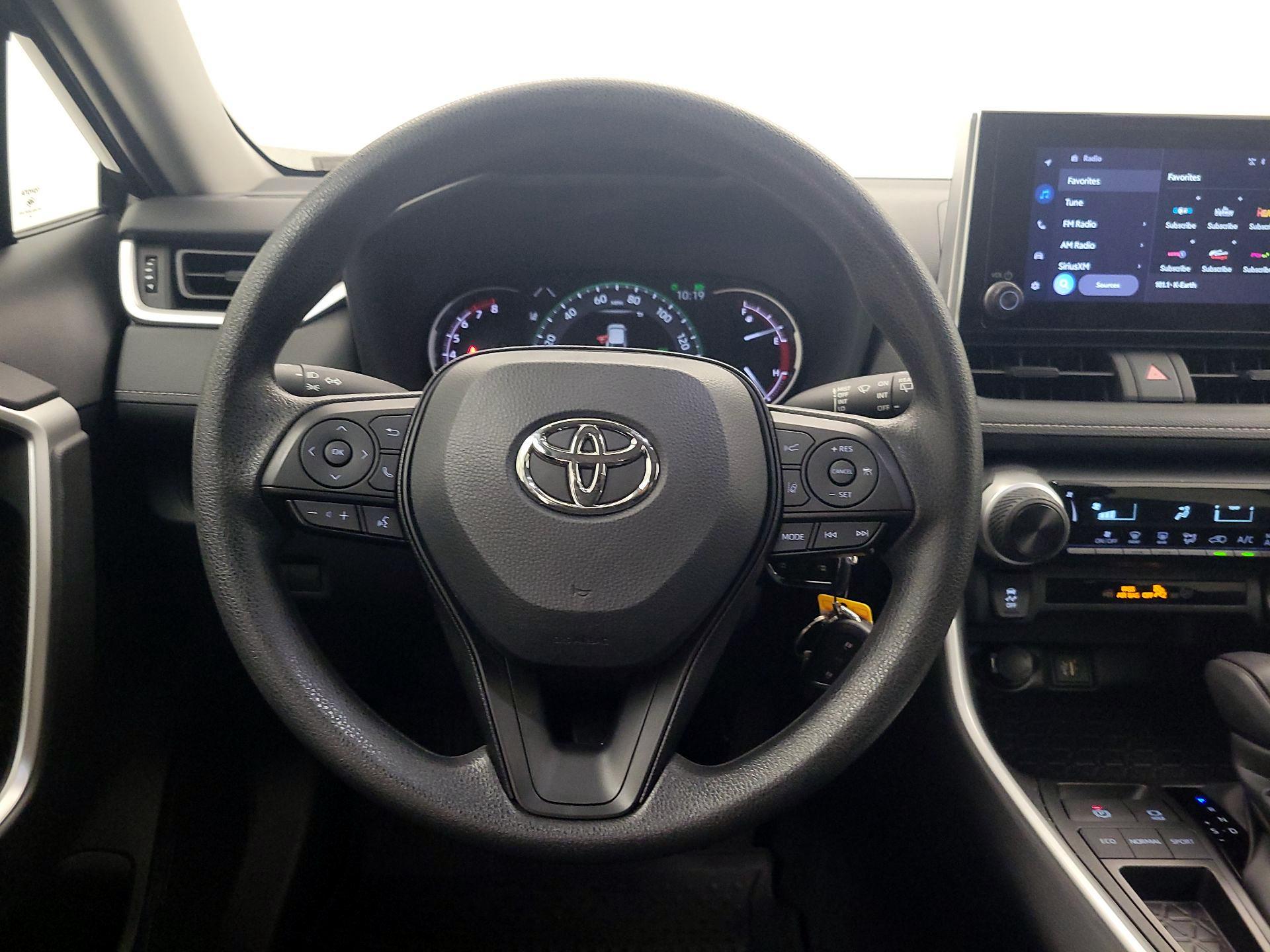 Thumbnail: 2025 Toyota RAV4 - 10